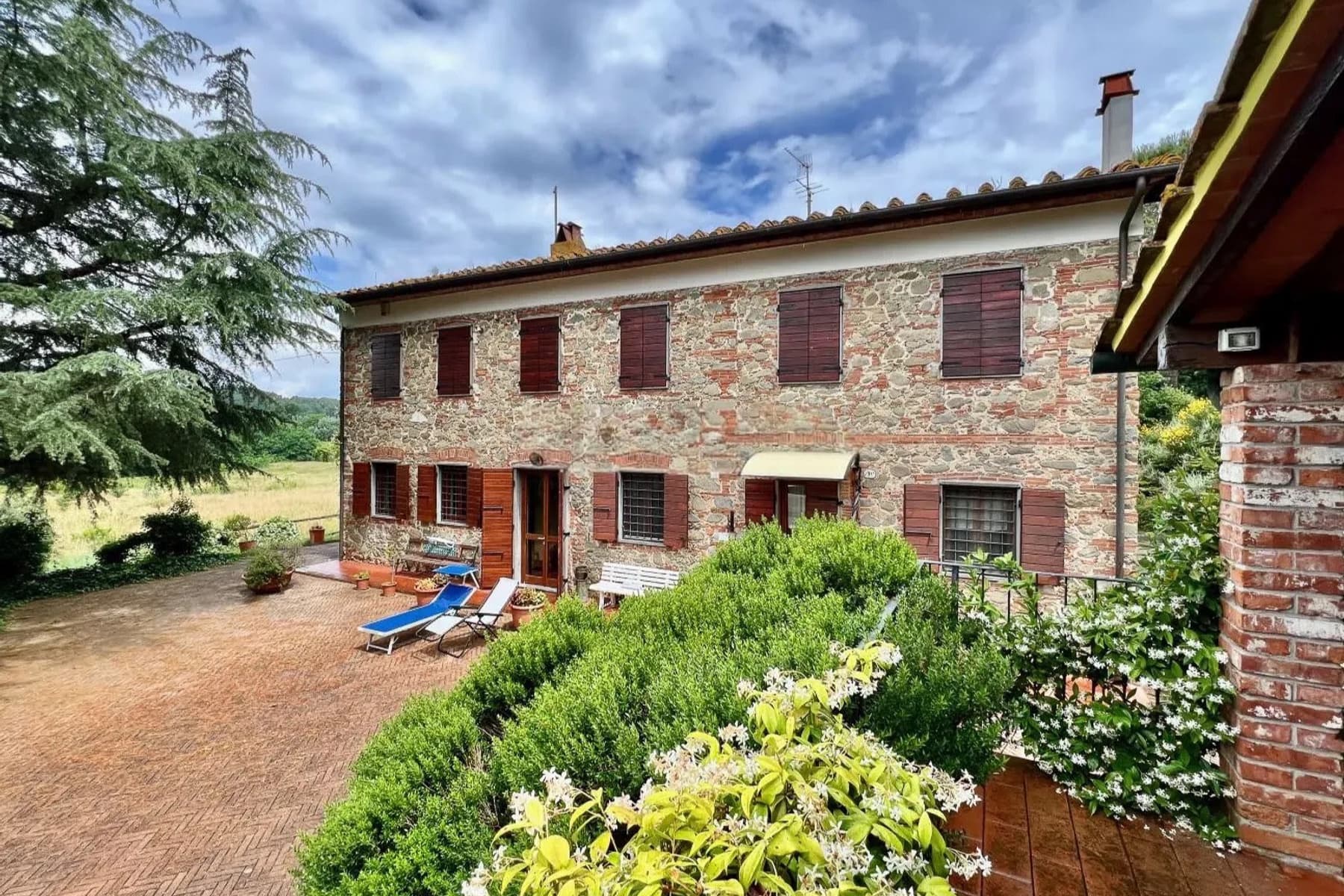 Casale ristrutturato nella campagna Toscana di Mencarini