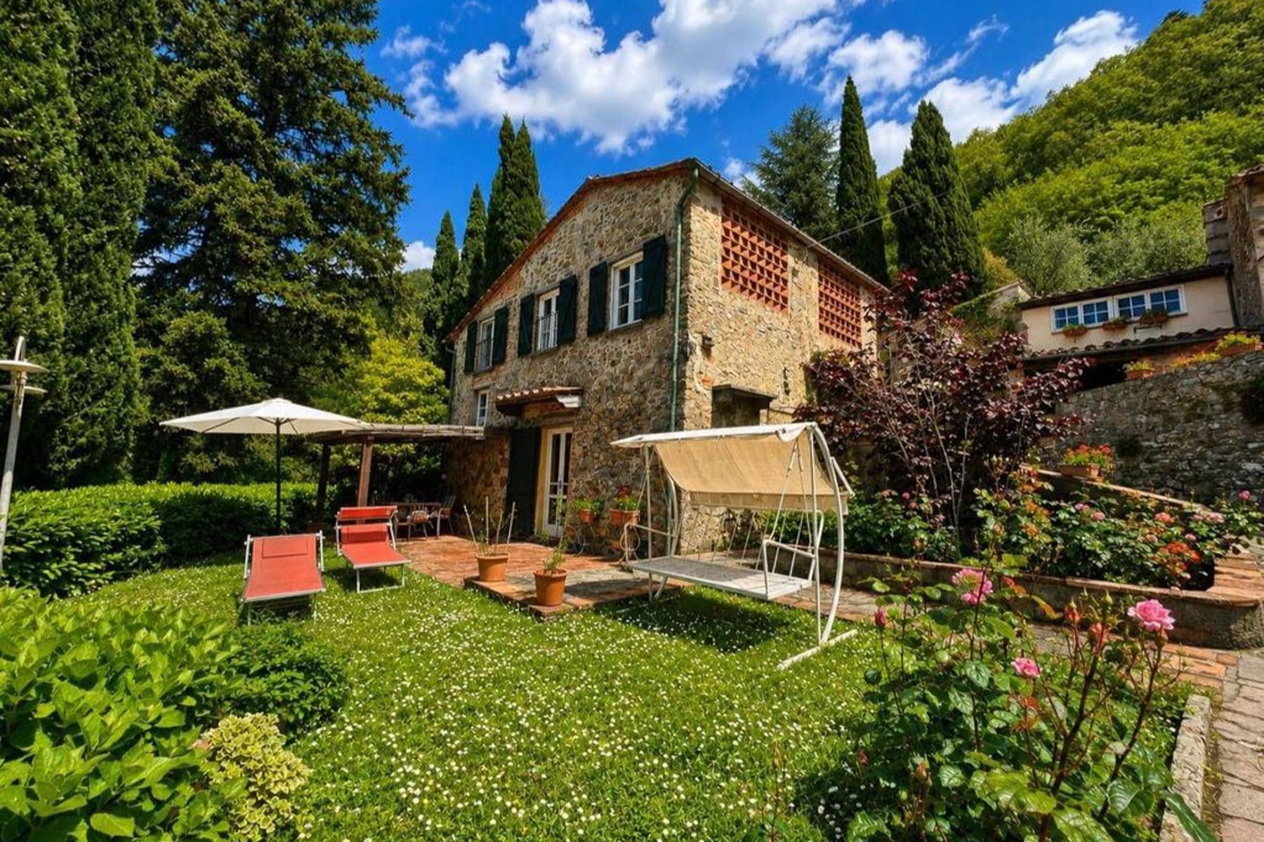 Casale con Piscina nelle Colline di Capannori, Toscana