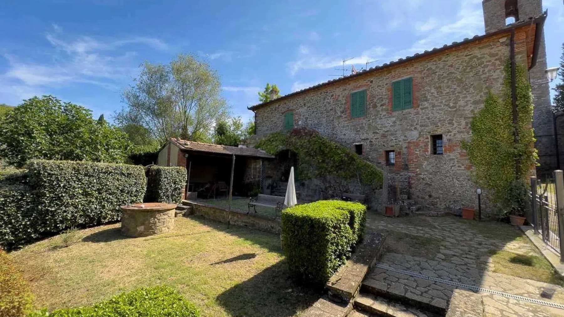 Villa nel cuore del Chianti, Bucine, con piscina e parco