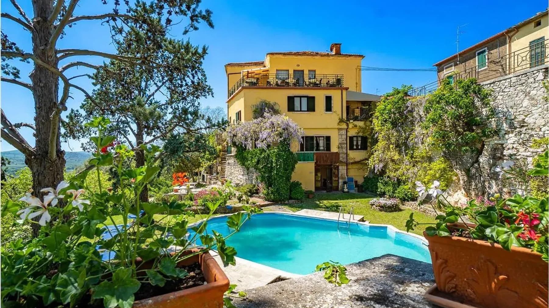 Villa storica nel centro di Saturnia, Toscana