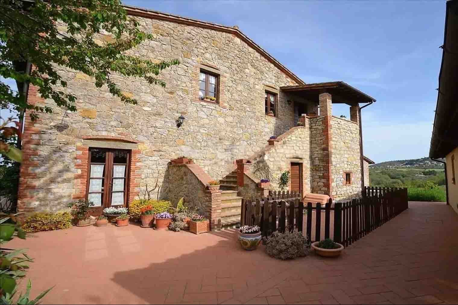 Casale di 740 mq tra le colline umbre a Monteleone d'Orvieto
