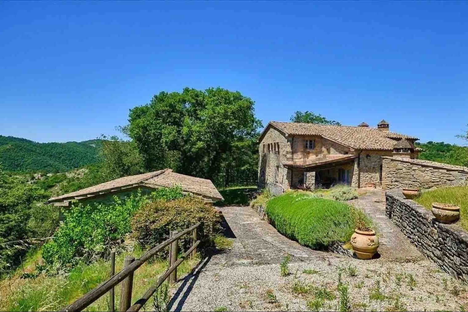 Casale con Piscina e Vista a Montone, Umbria