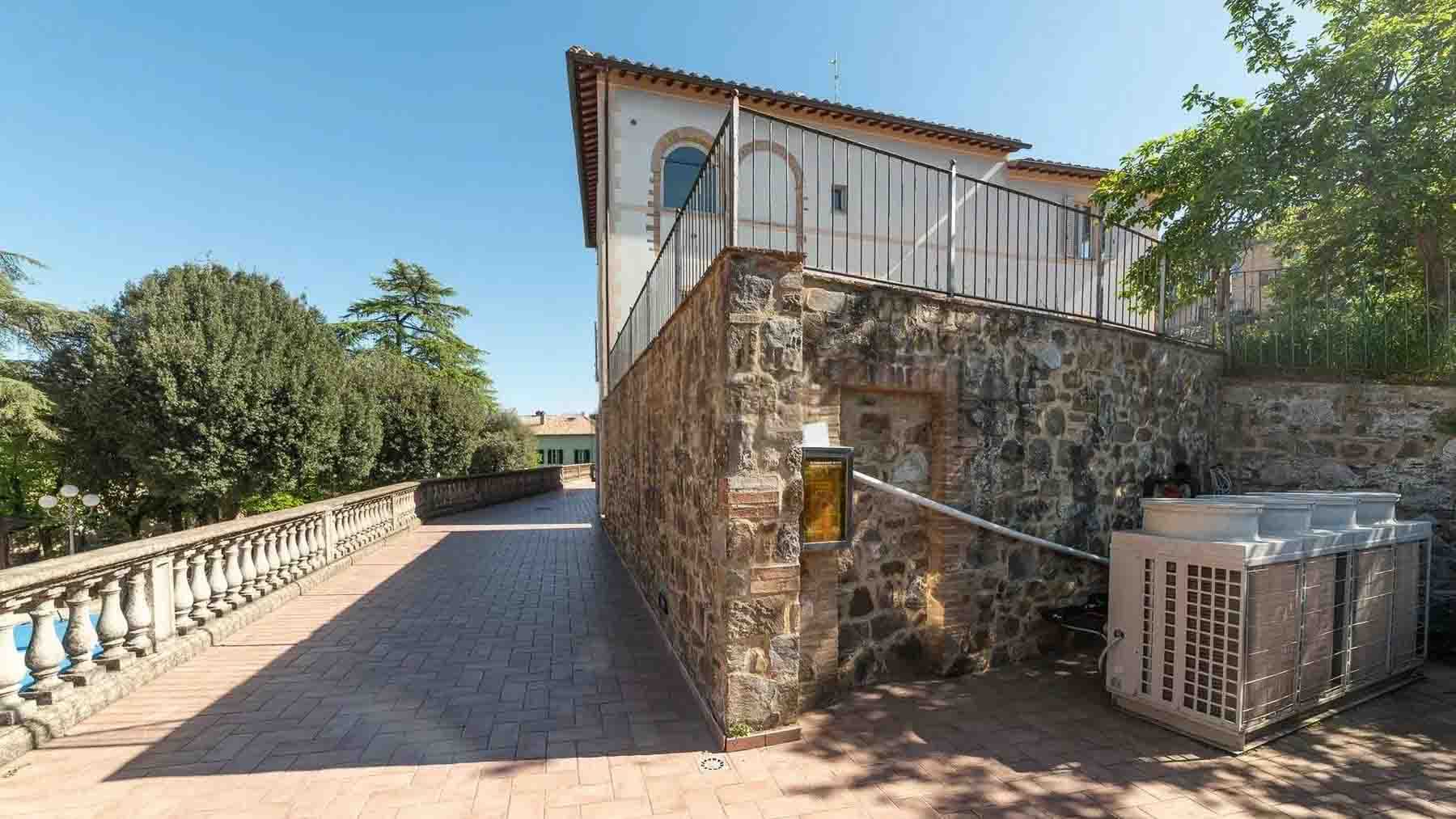 Villa prestigiosa a Torrenieri, cuore della Toscana