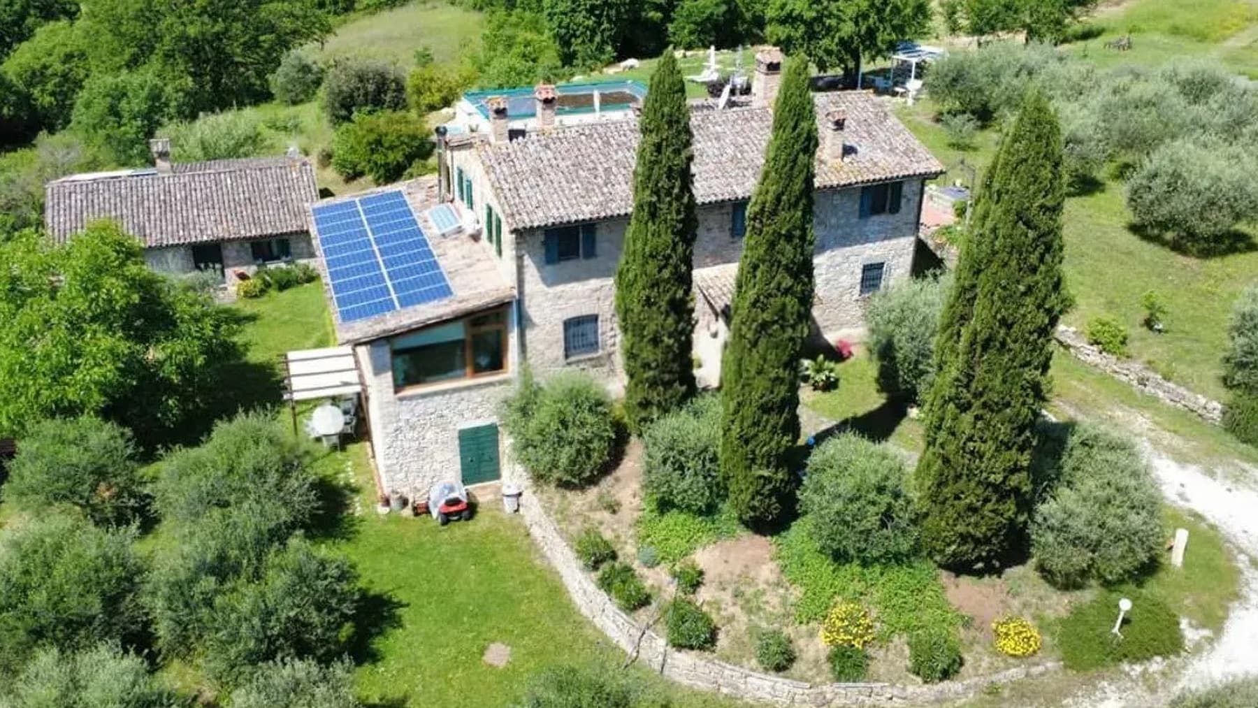 Casale panoramico in Umbria, tra Todi e Monte Castello