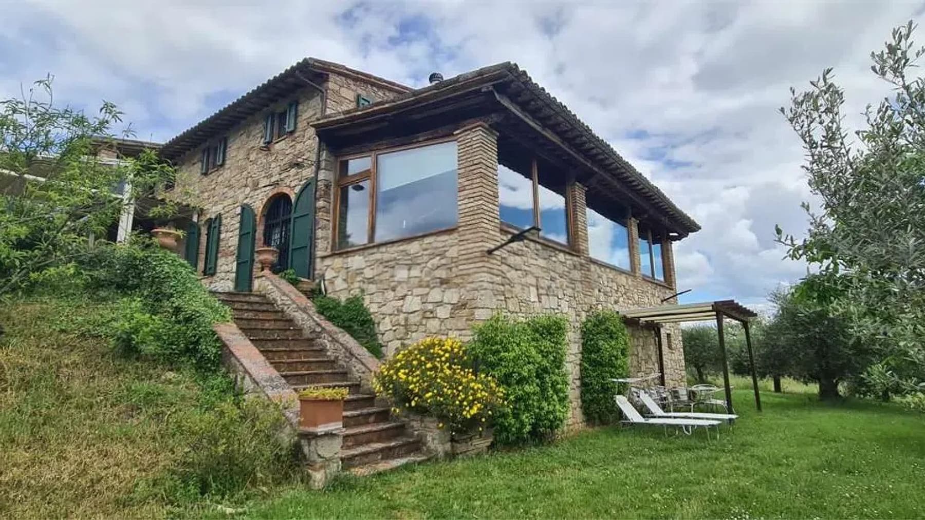 Casale panoramico in Umbria, tra Todi e Monte Castello