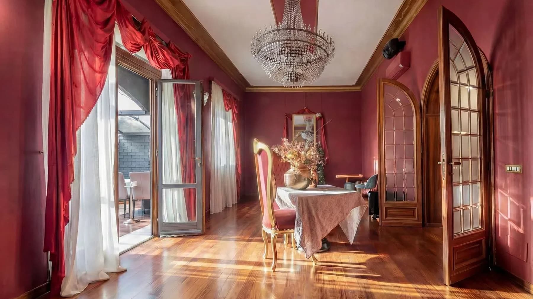 Elegant Villa in Milano, Heart of Lombardy