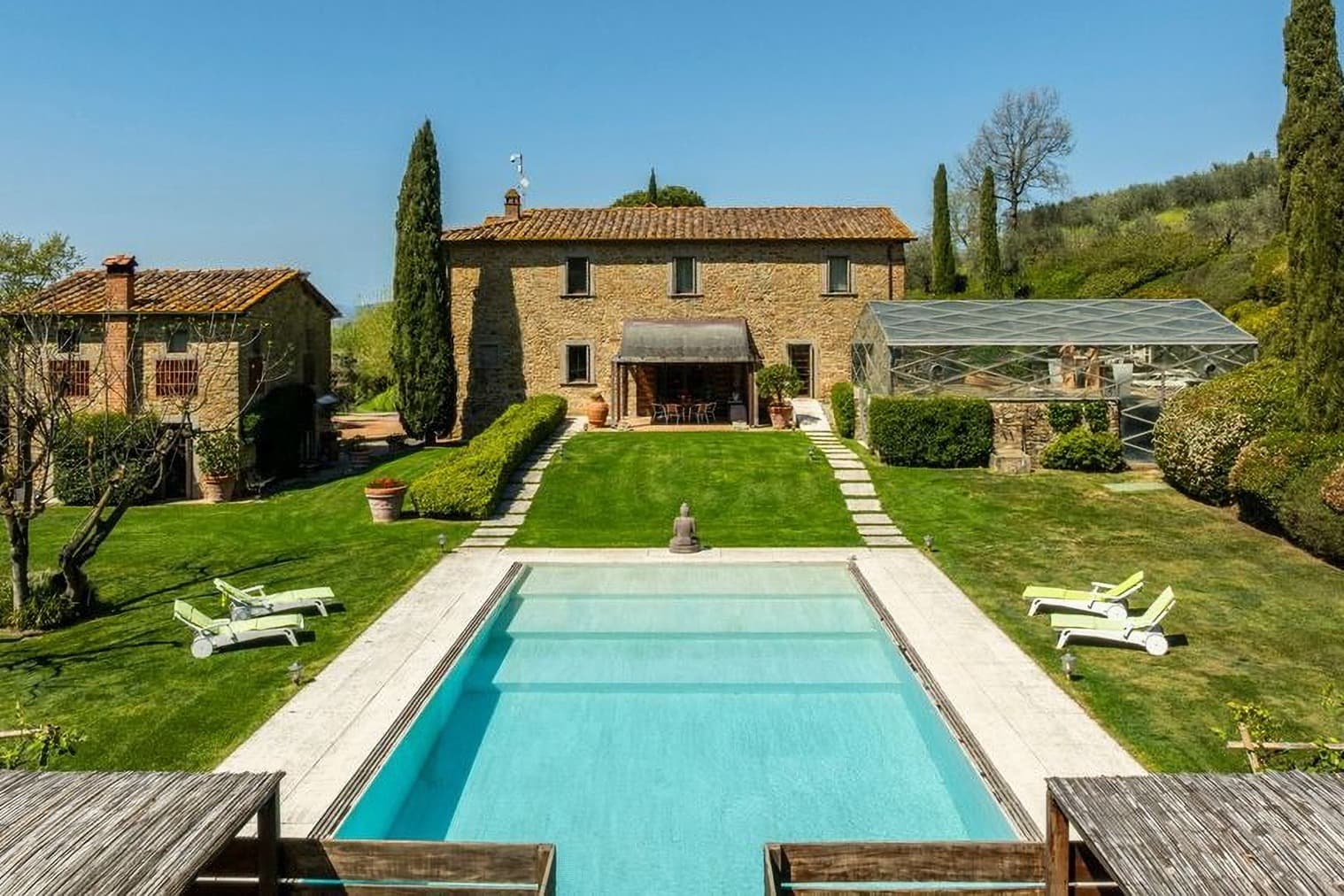 Villa prestigiosa con scuderie nella splendida Toscana