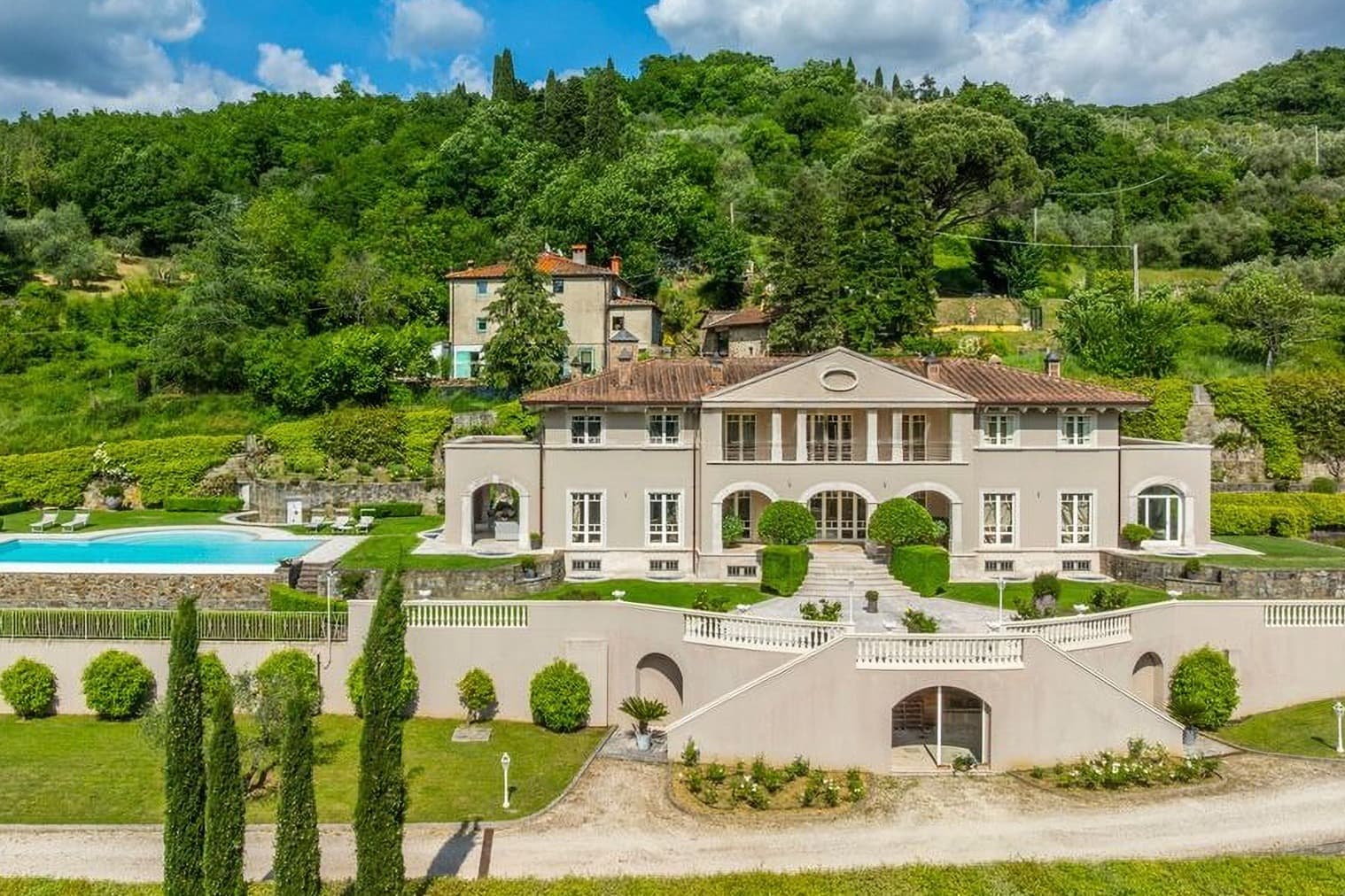 Villa di lusso con piscina e vista colline a Firenze