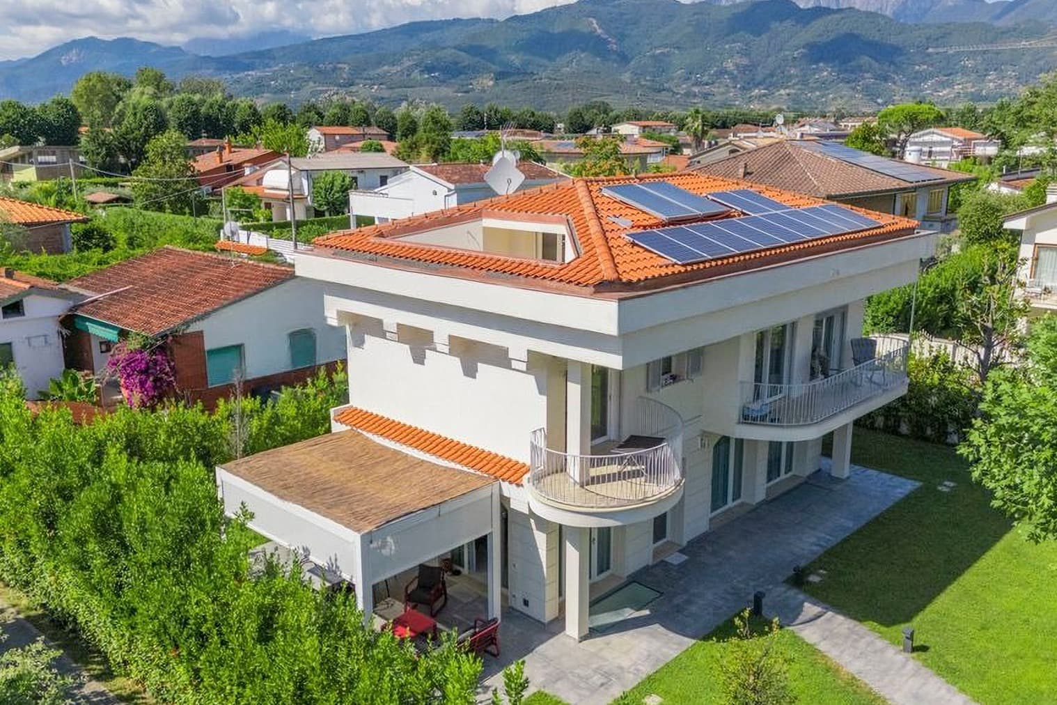 Elegant Villa in Prestigious Forte dei Marmi, Tuscany
