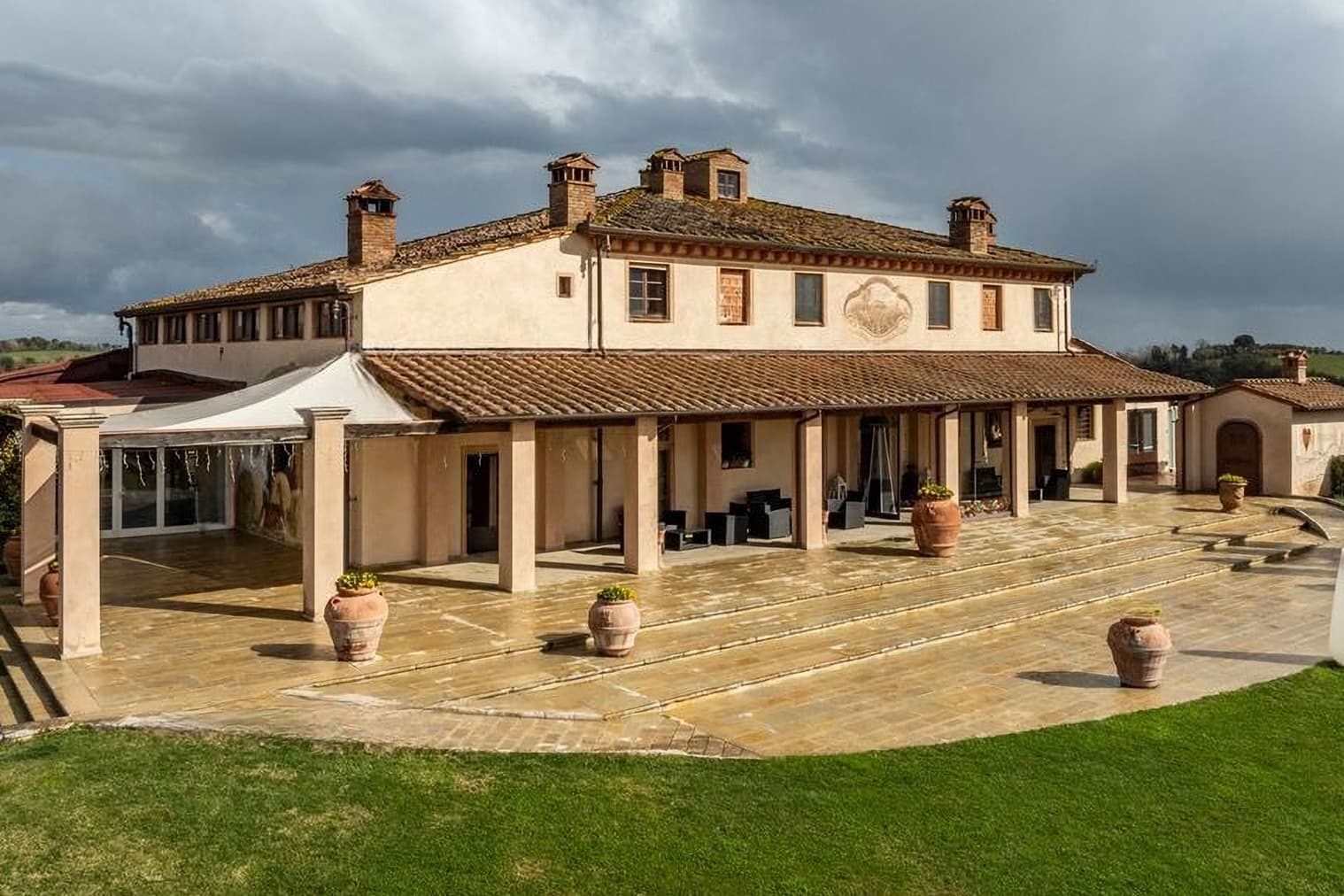 Casale con tenuta agricola a Palaia, Toscana