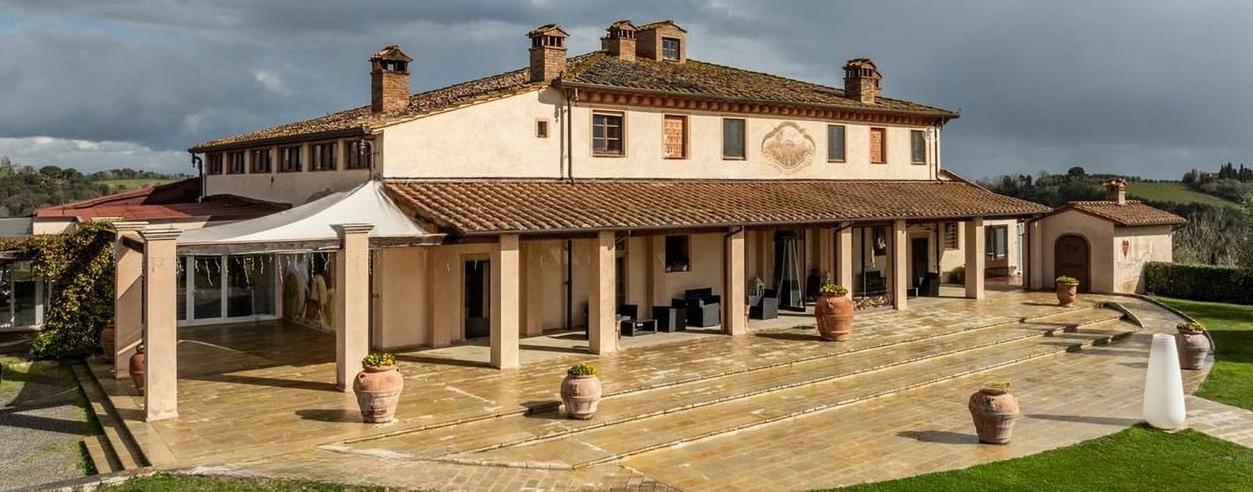 Casale con tenuta agricola a Palaia, Toscana