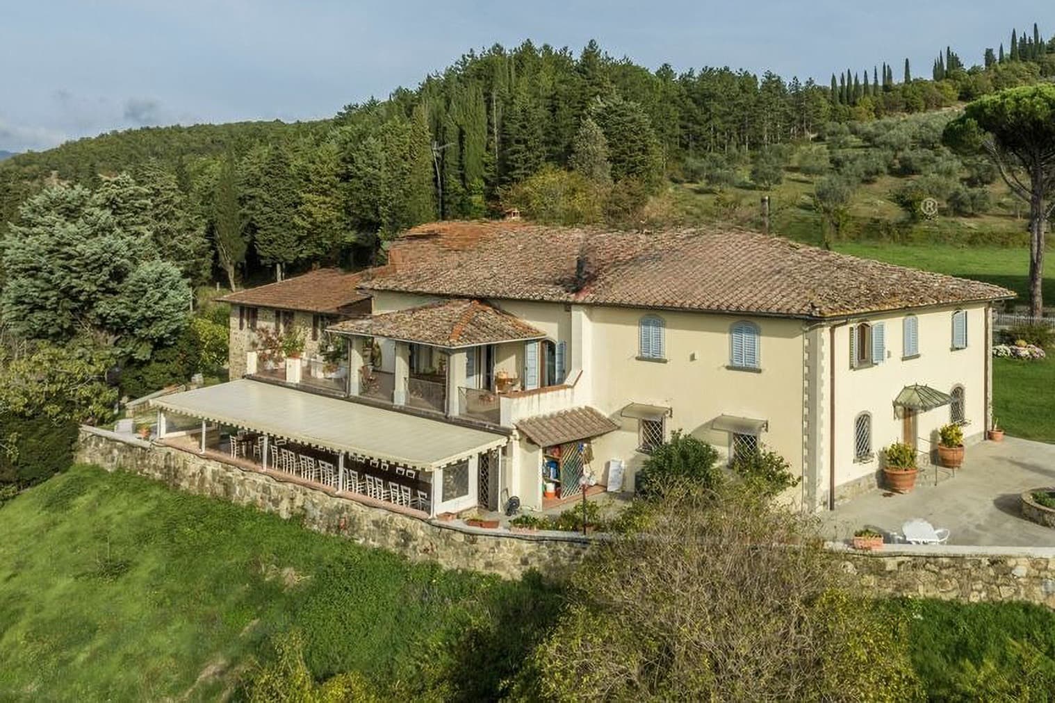Casale storico in vendita nel cuore della Toscana
