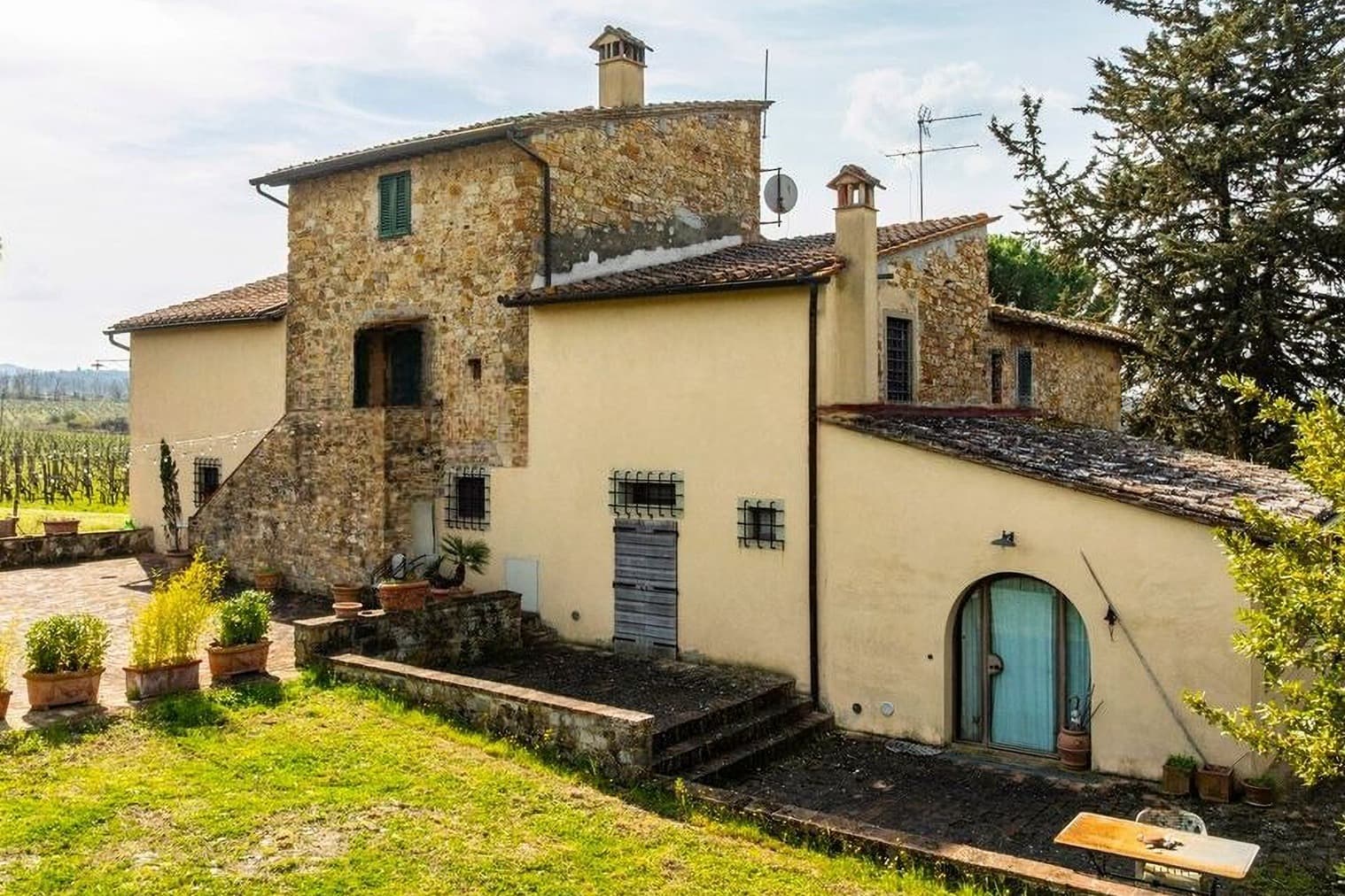Casale con Vigneti nel Cuore del Chianti, San Donato
