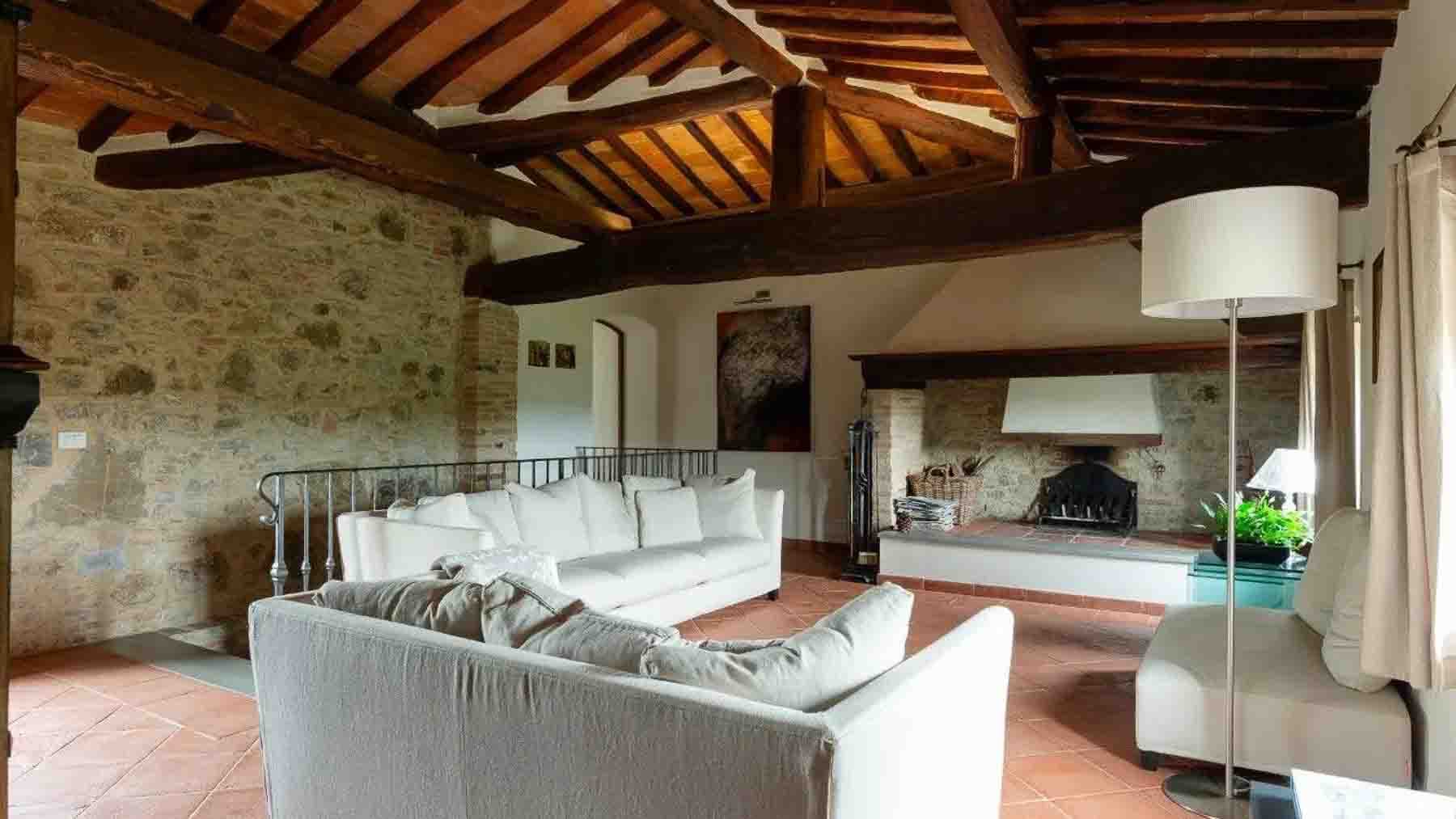 Rustic Country House in Idyllic Tuscany Countryside