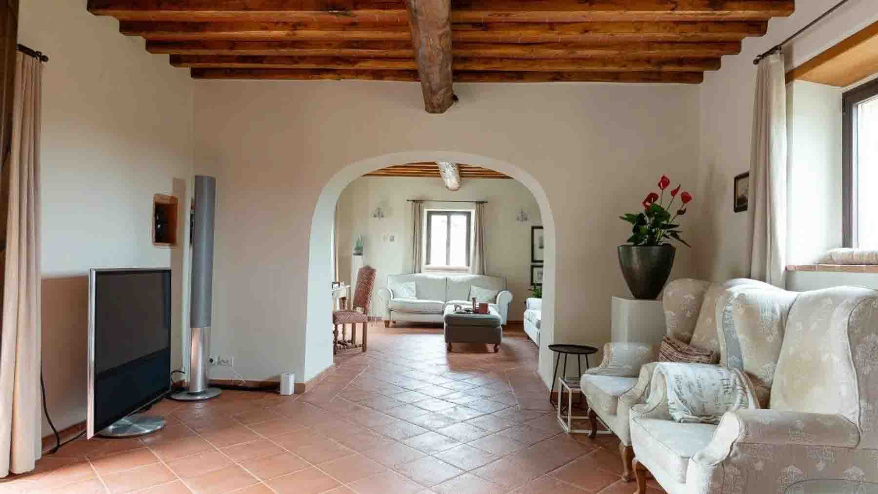 Rustic Country House in Idyllic Tuscany Countryside