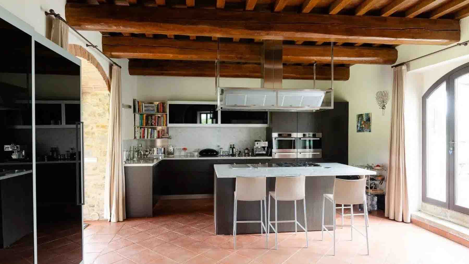 Rustic Country House in Idyllic Tuscany Countryside