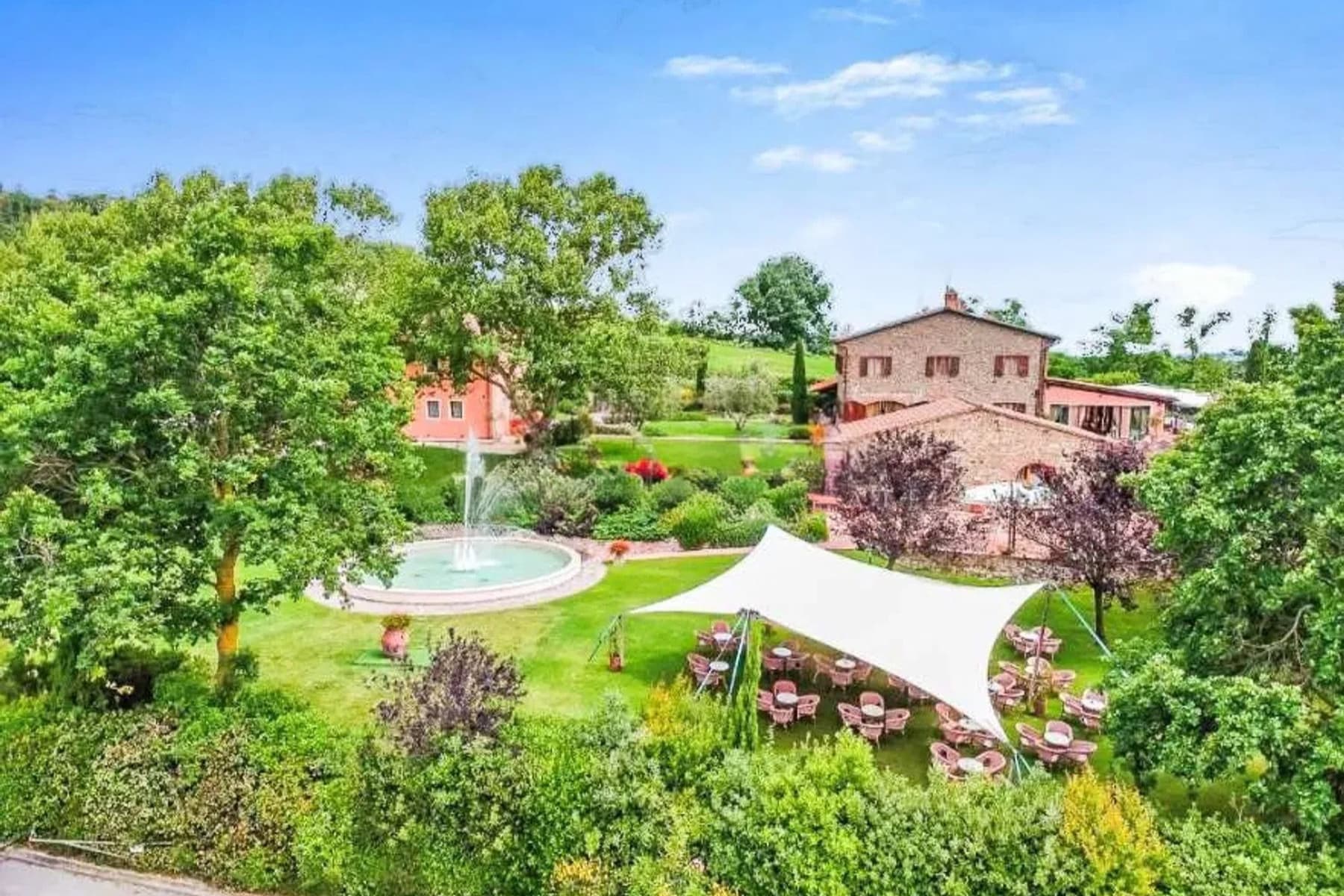 Villa Ottocentesca con Giardino a Volterra, Toscana