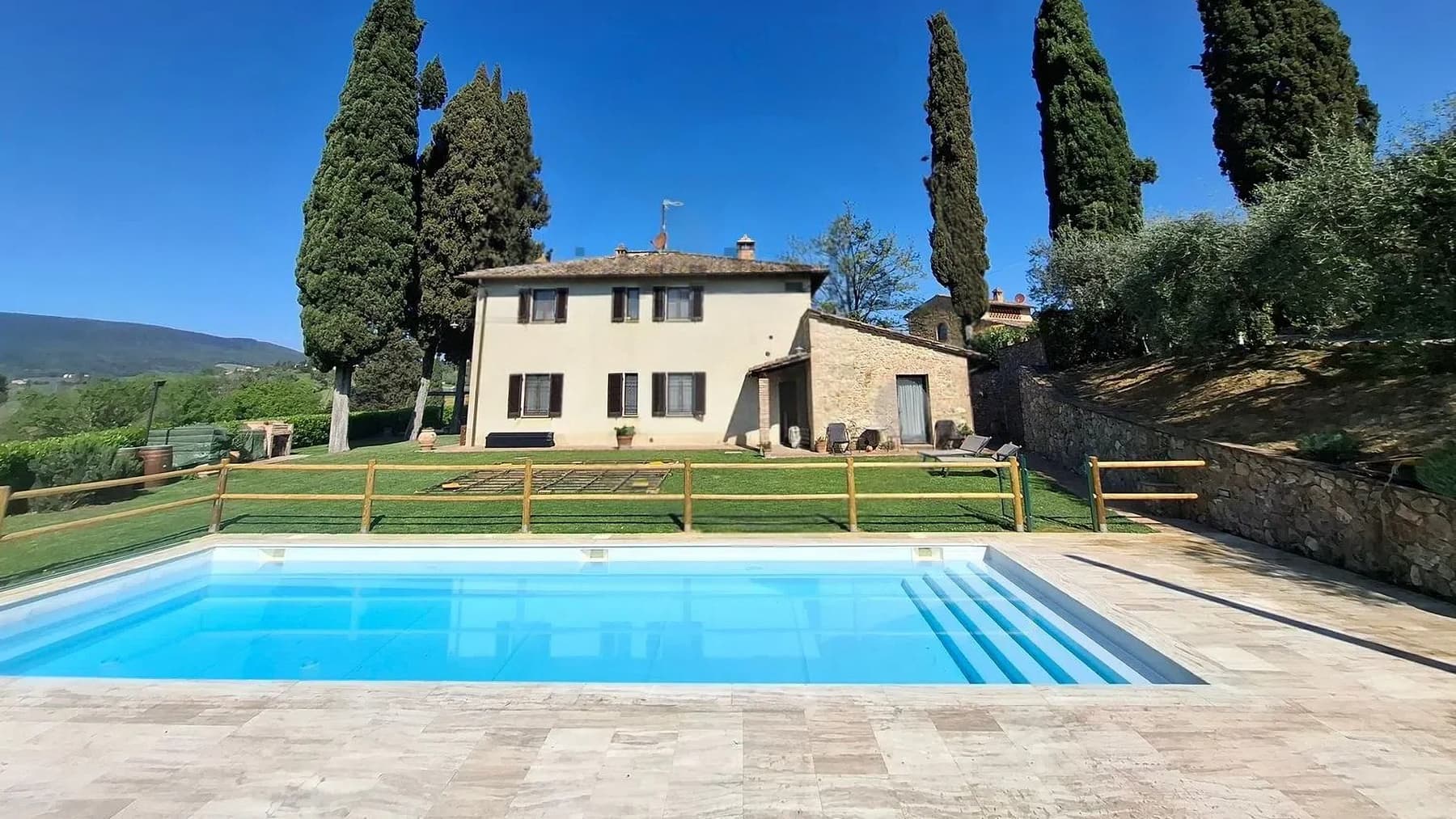Casale con piscina e olivi a San Gimignano, Toscana