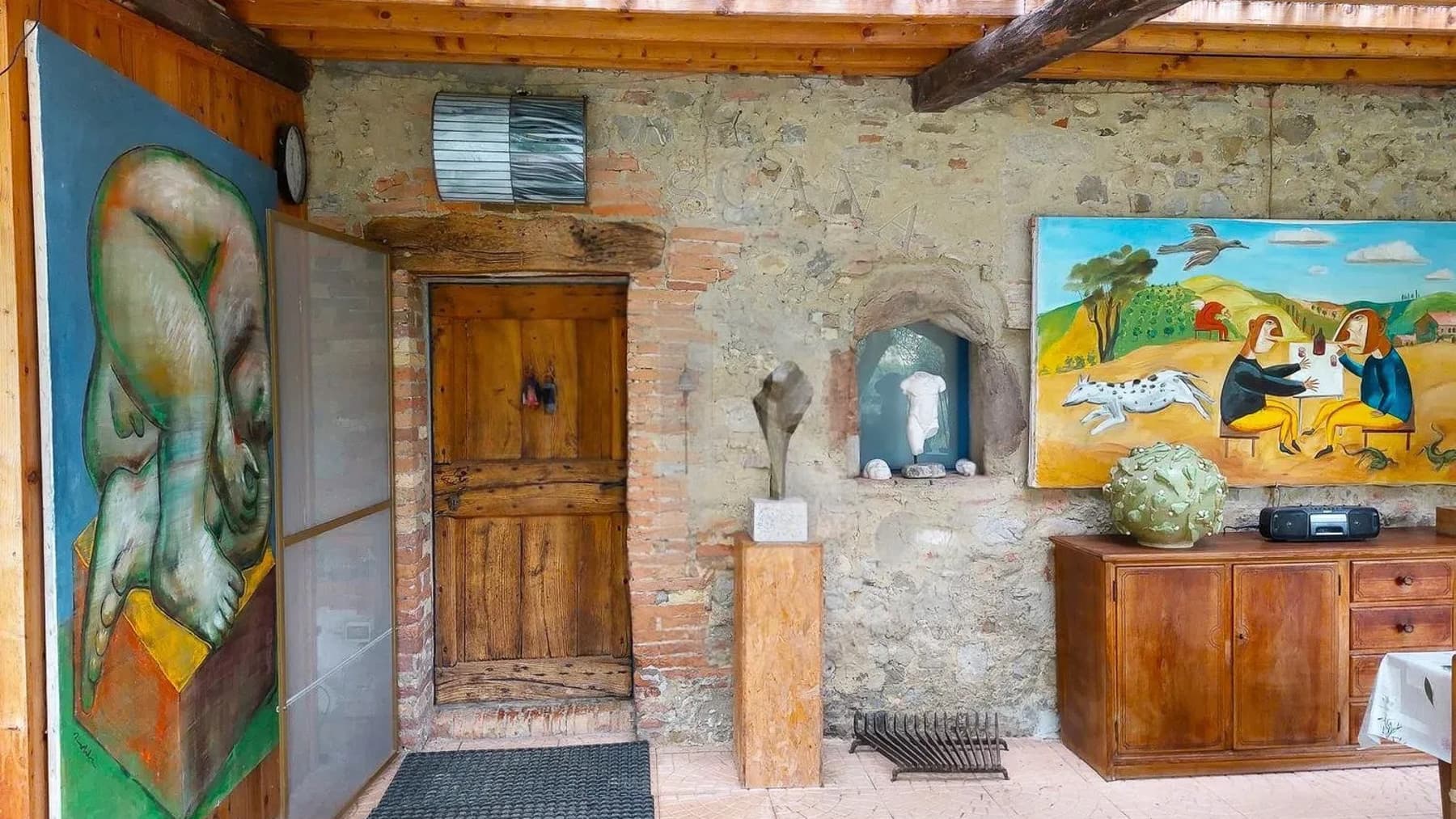 Casale panoramico in vendita nella campagna senese