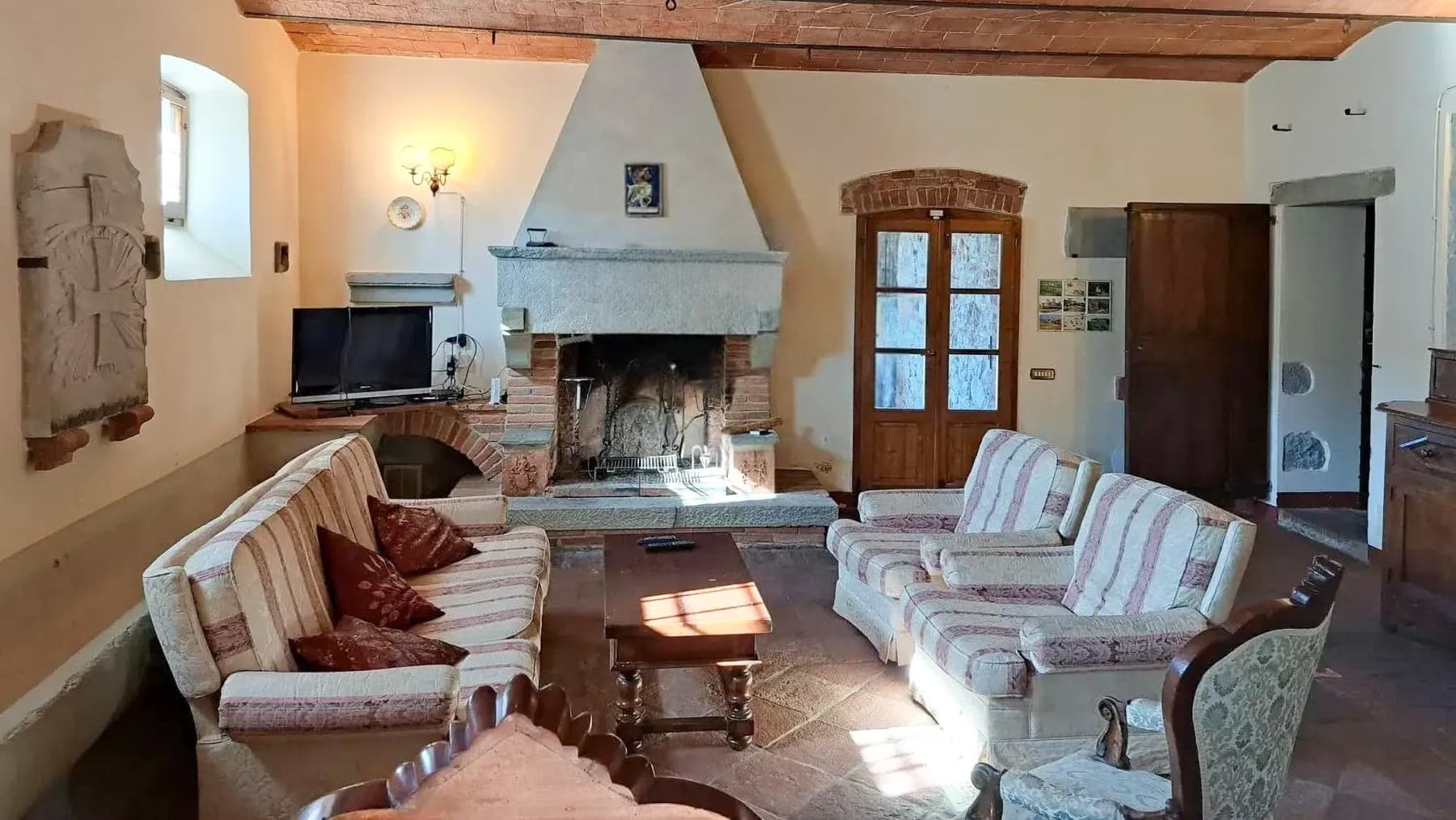 Interiors (6)