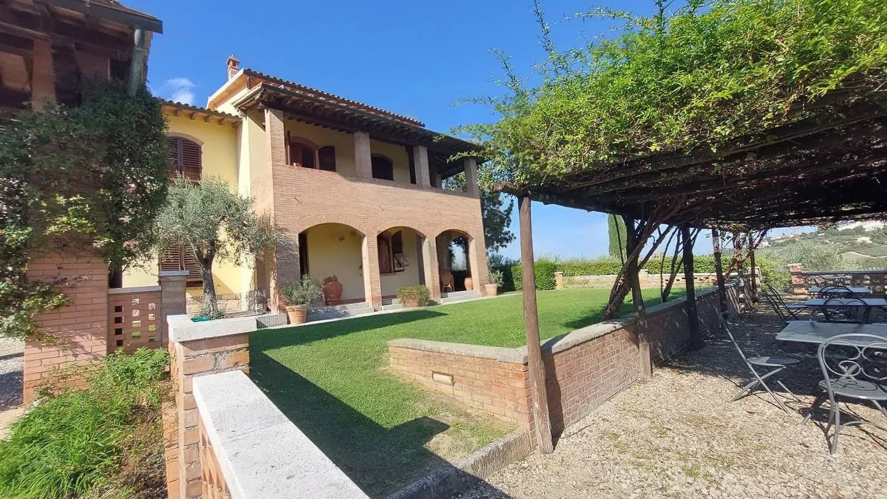 Villa con piscina e vista torri a San Gimignano, Toscana