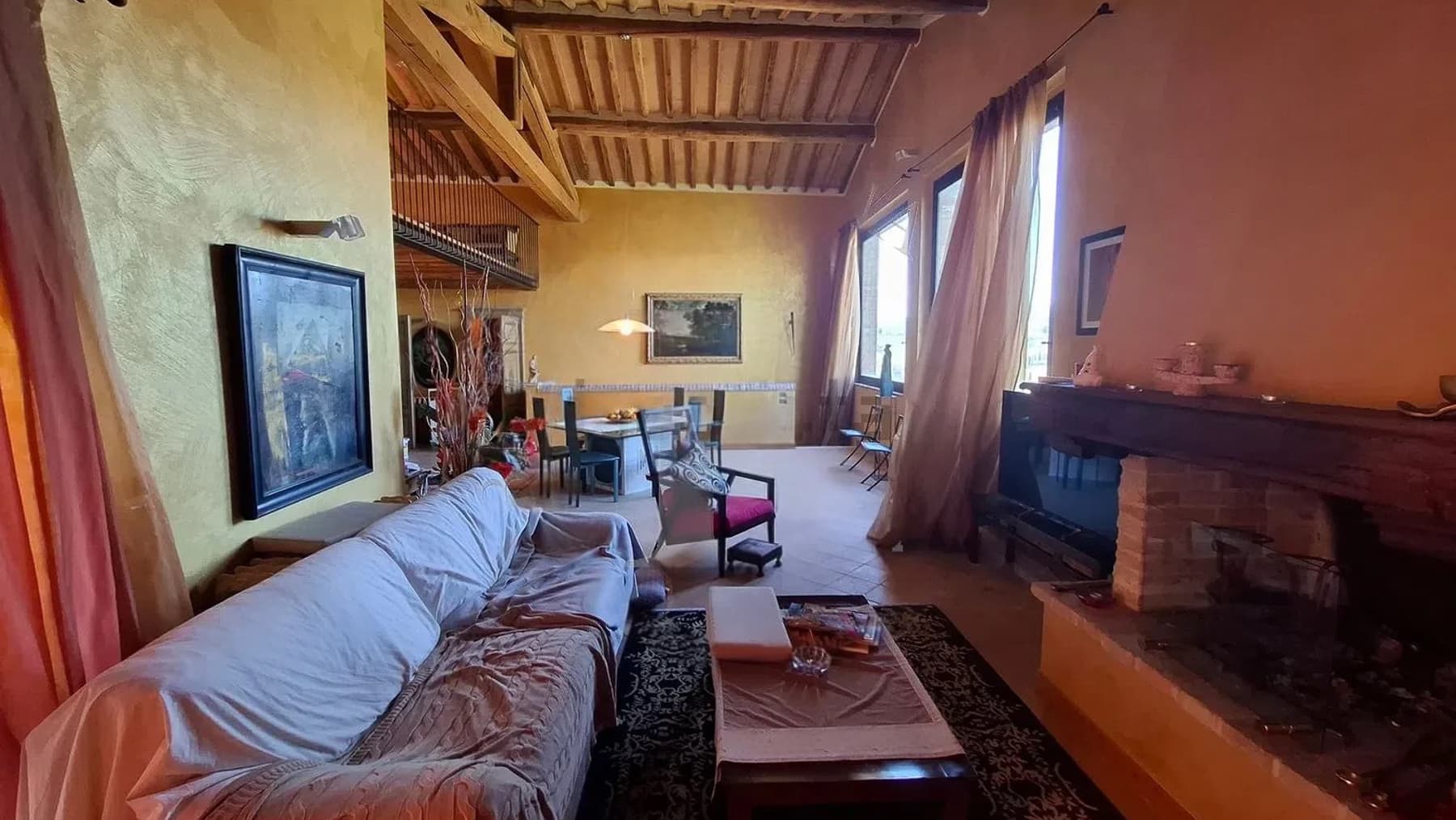 Casale panoramico in Toscana, vicino a San Gimignano