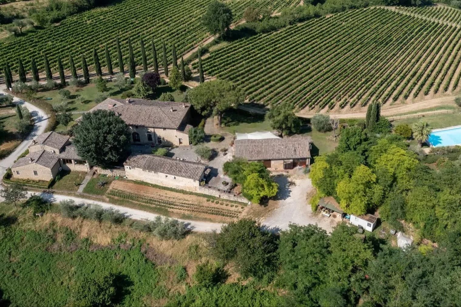 Casale toscano con vigneti a San Gimignano