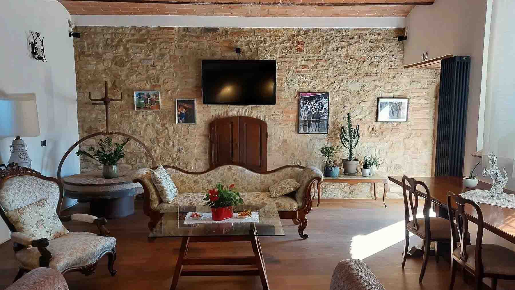 Interiors (8)