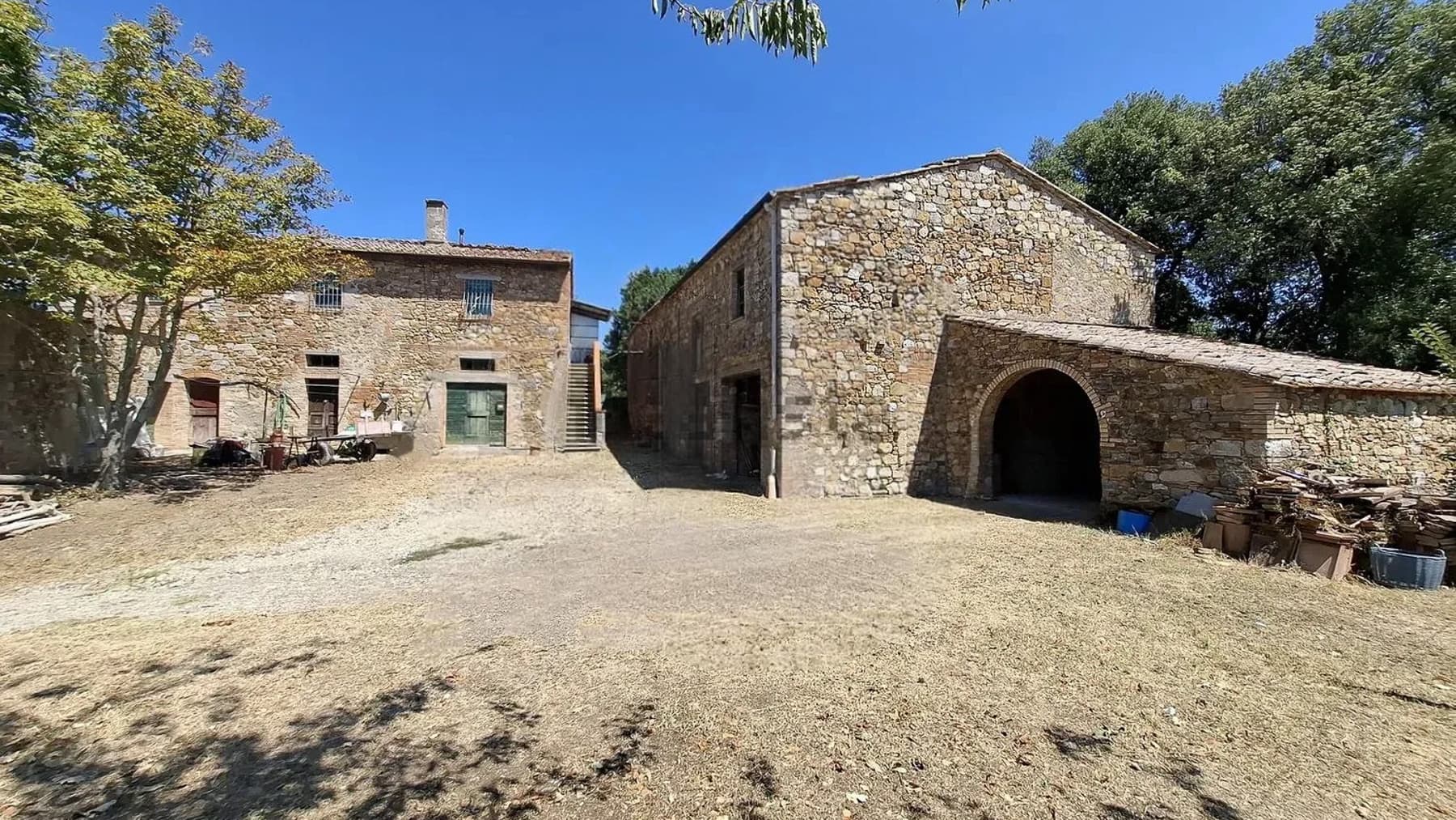 Casale panoramico in Toscana, tra le colline di Volterra