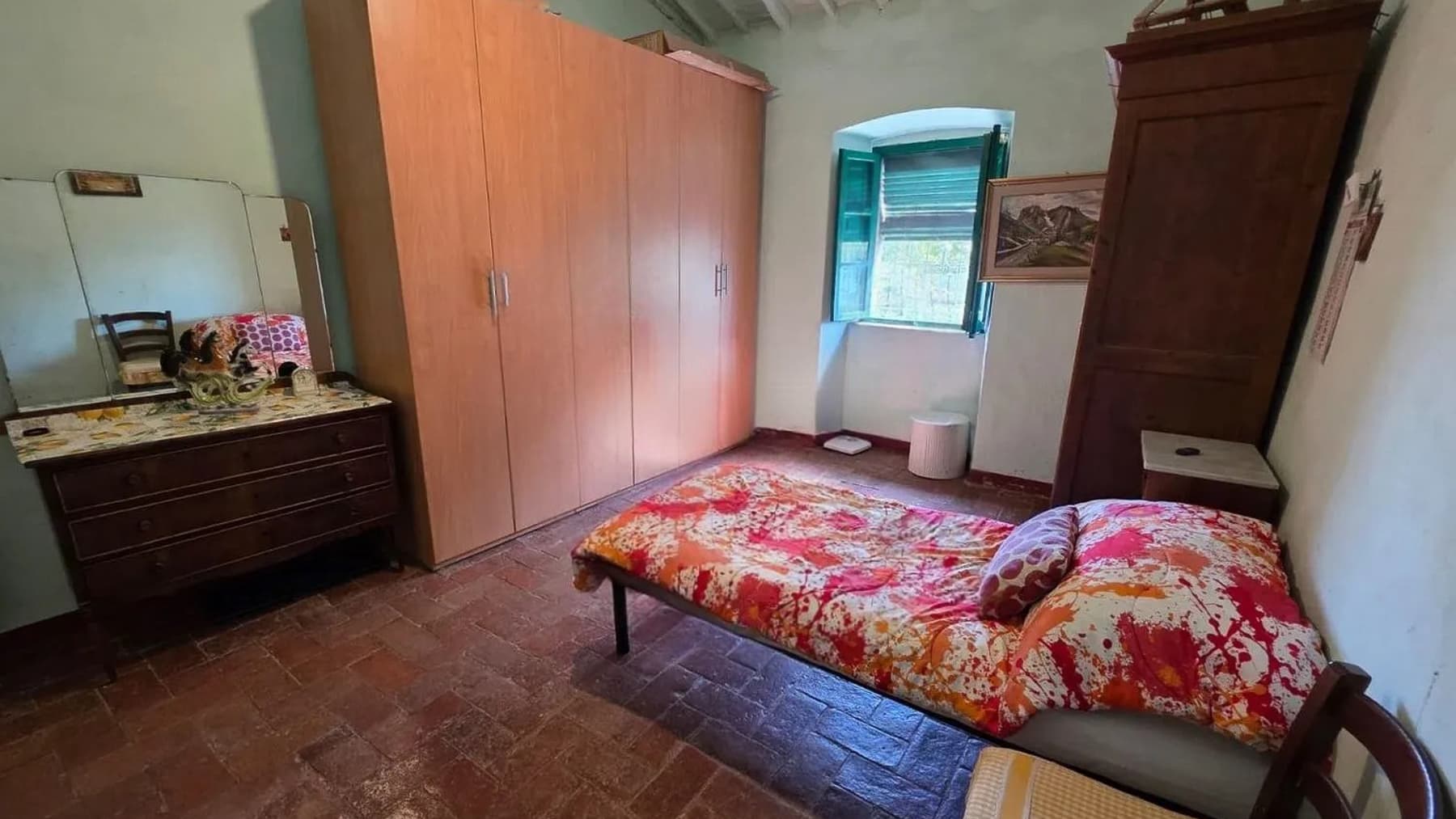 Casale panoramico in Toscana, tra le colline di Volterra