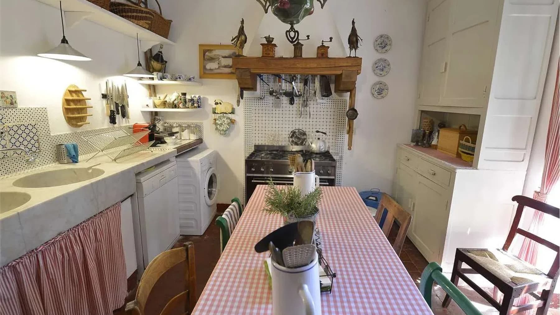 Interiors (8)