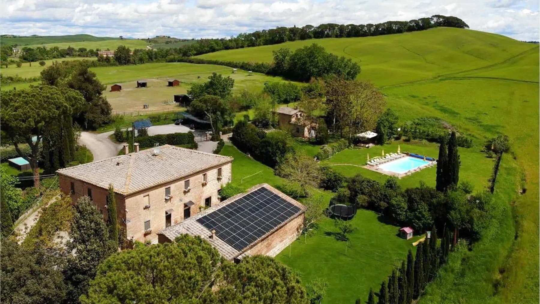 Casale seicentesco con tartufaia a Siena, cuore della Toscana