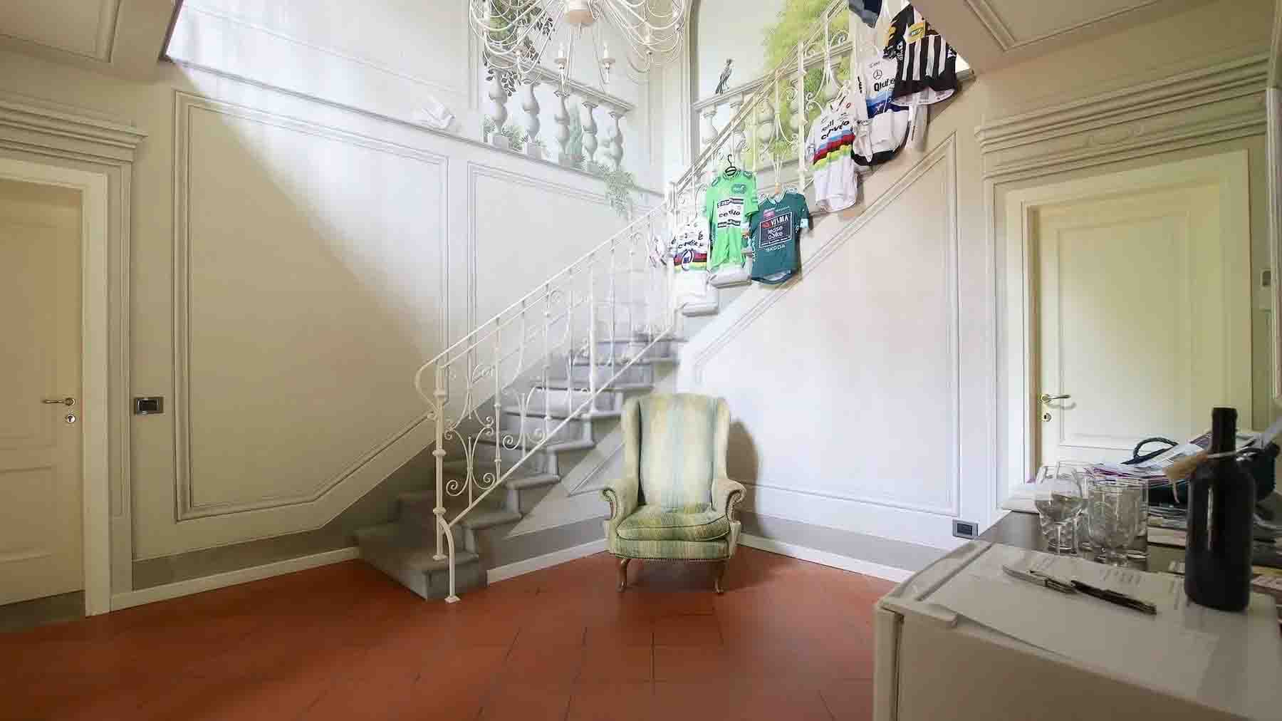 Interiors (8)