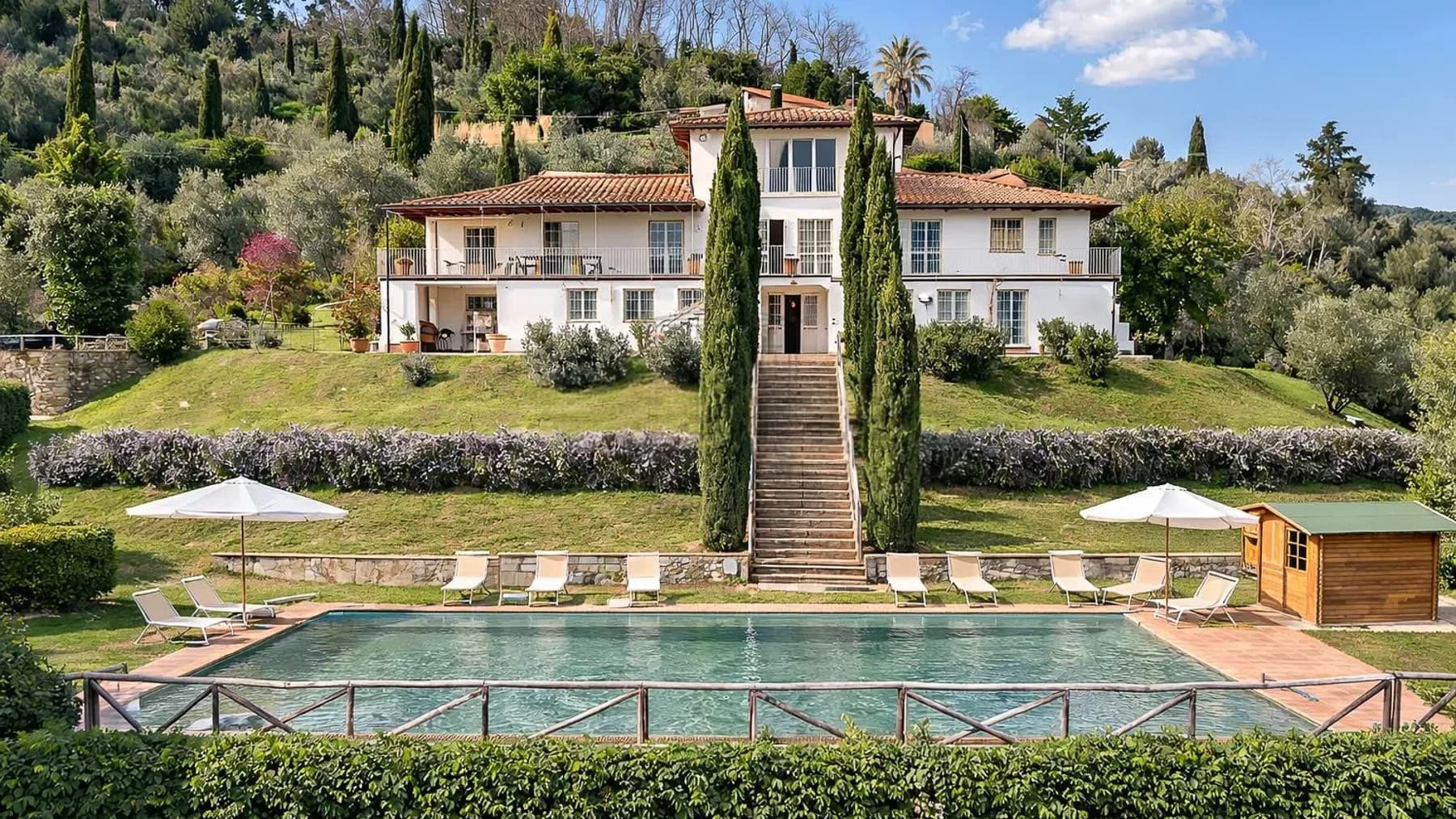 Charming Villa in Lucca, Tuscany's Scenic Beauty