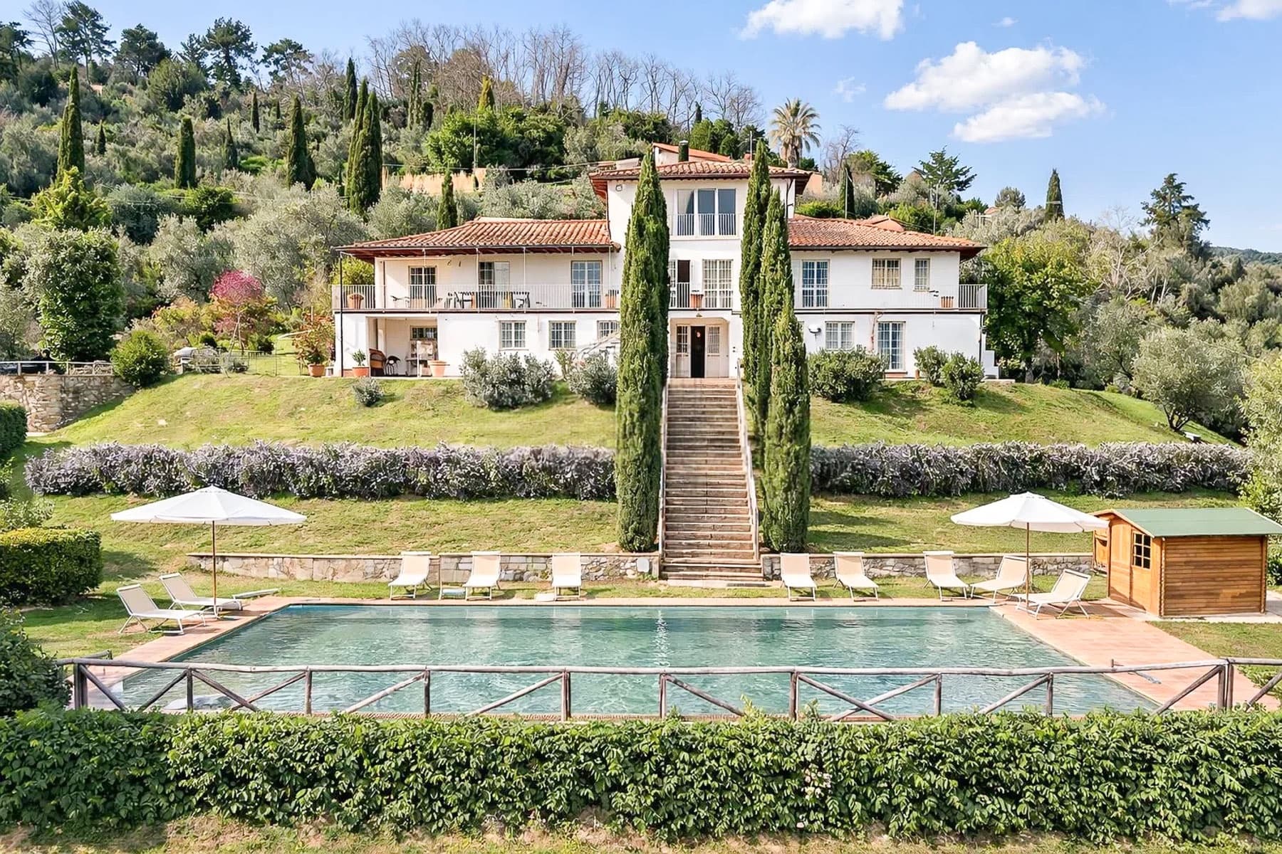 Charming Villa in Lucca, Tuscany's Scenic Beauty