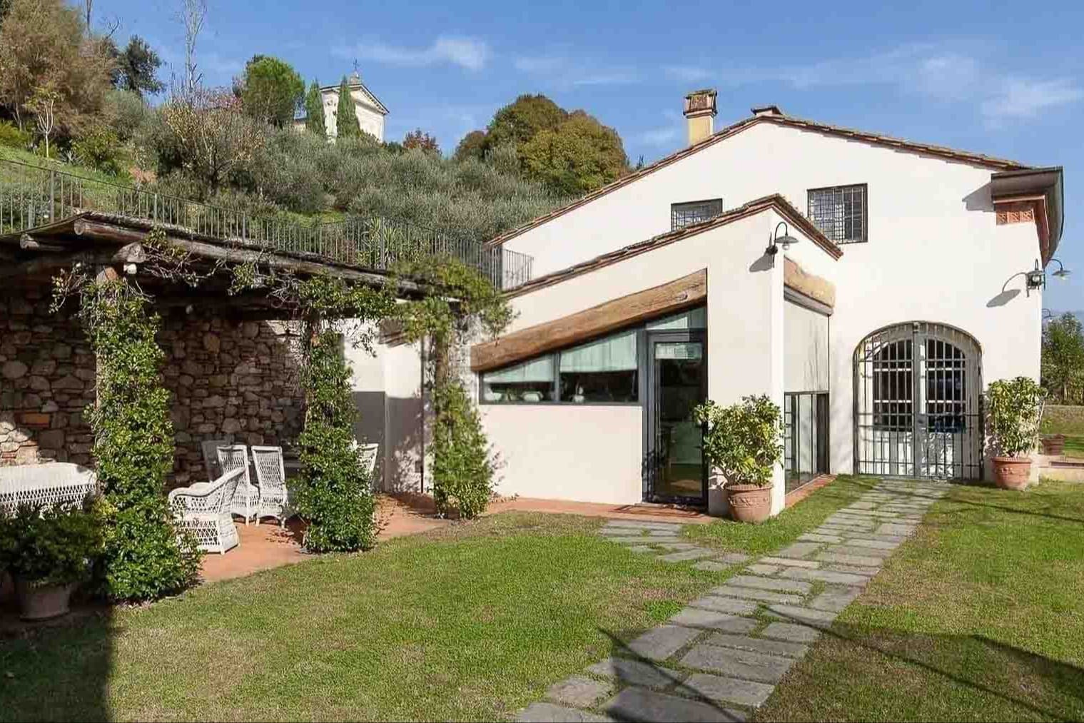Elegant Villa in Picturesque Lucca, Tuscany