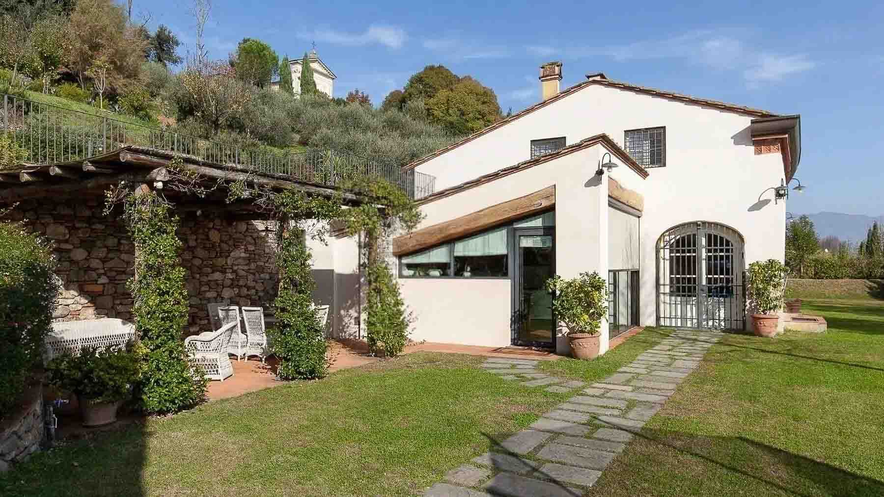 Elegant Villa in Picturesque Lucca, Tuscany