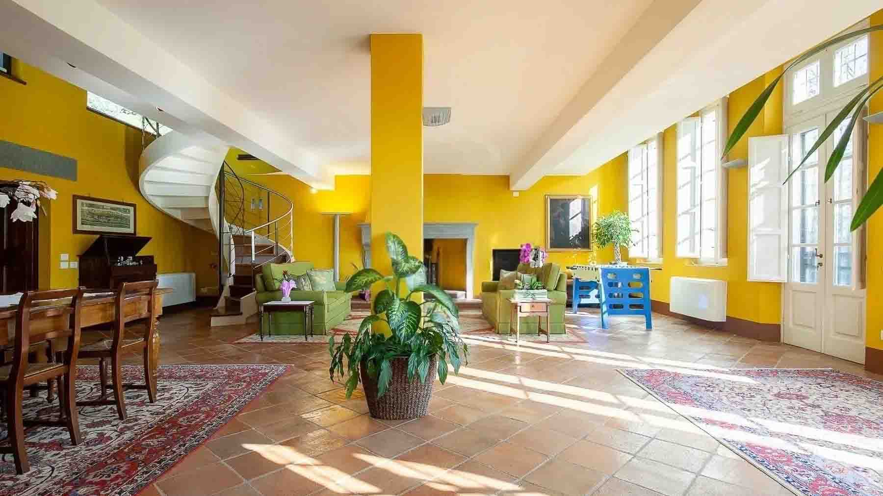 Elegant Villa in Picturesque Lucca, Tuscany