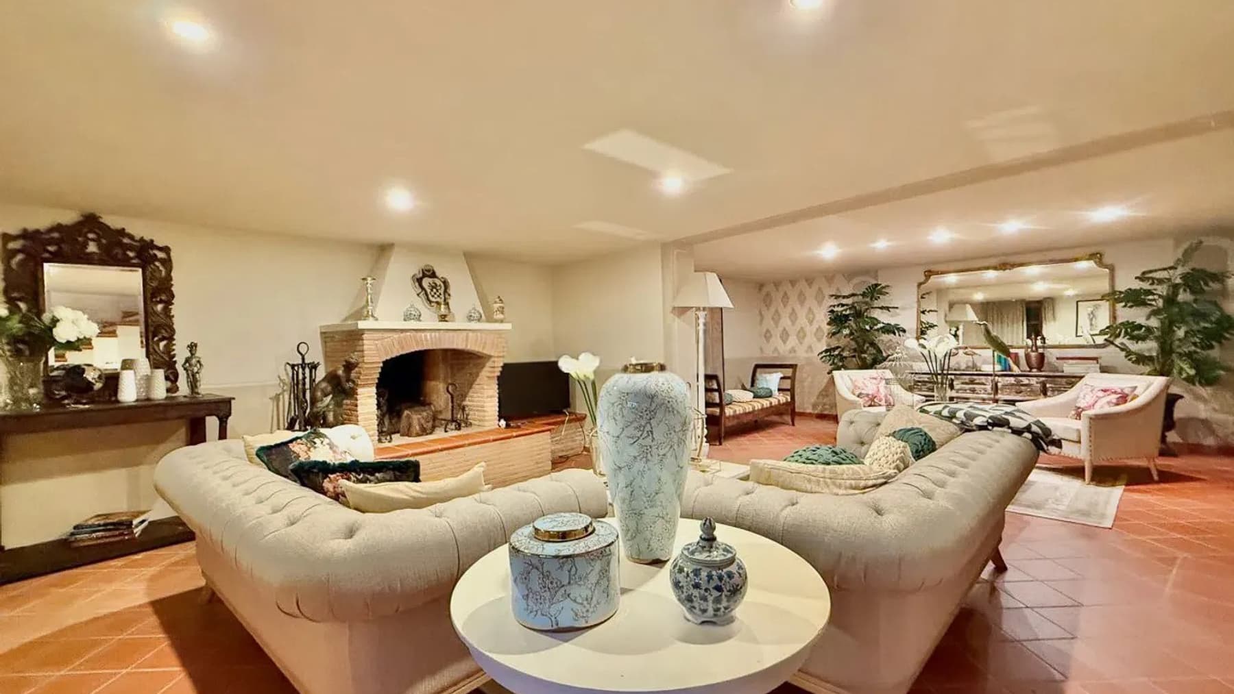 Interiors (10)