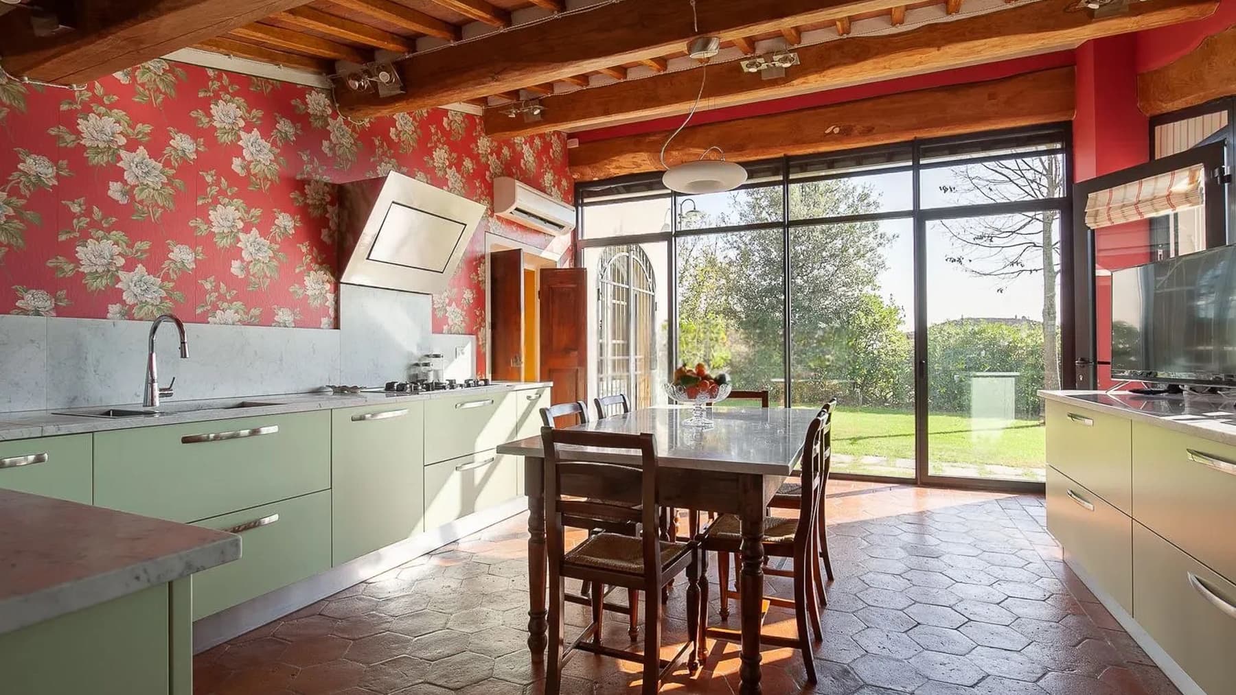 Villa esclusiva a Lucca, tra lusso e storia antica
