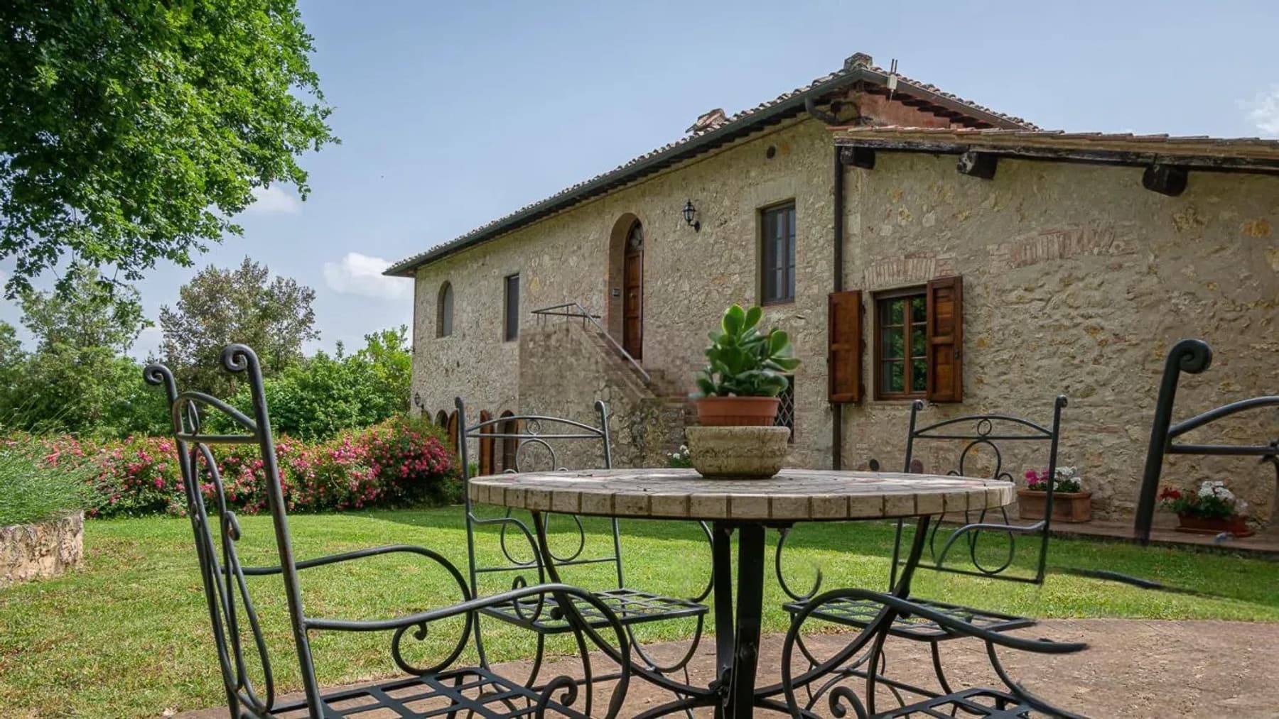 Casale panoramico a Monticiano, cuore della Toscana