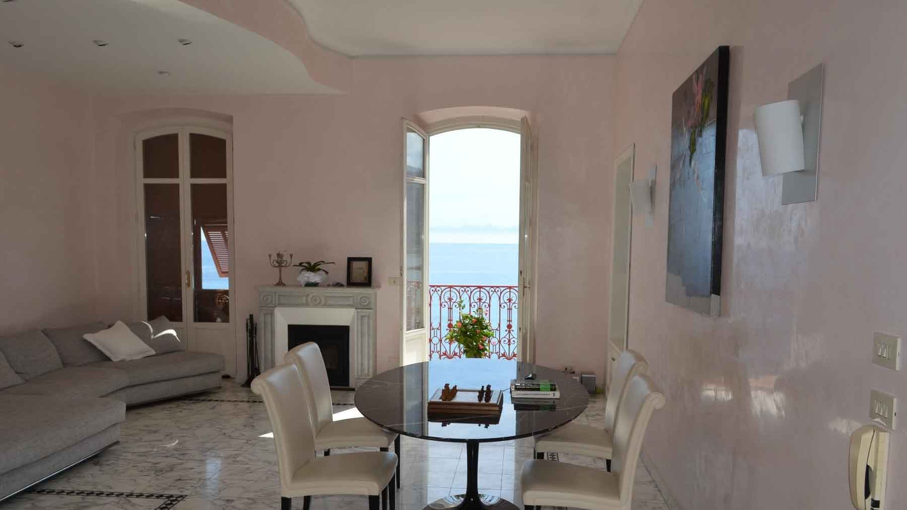 Appartamento elegante a Ospedaletti, vista mare