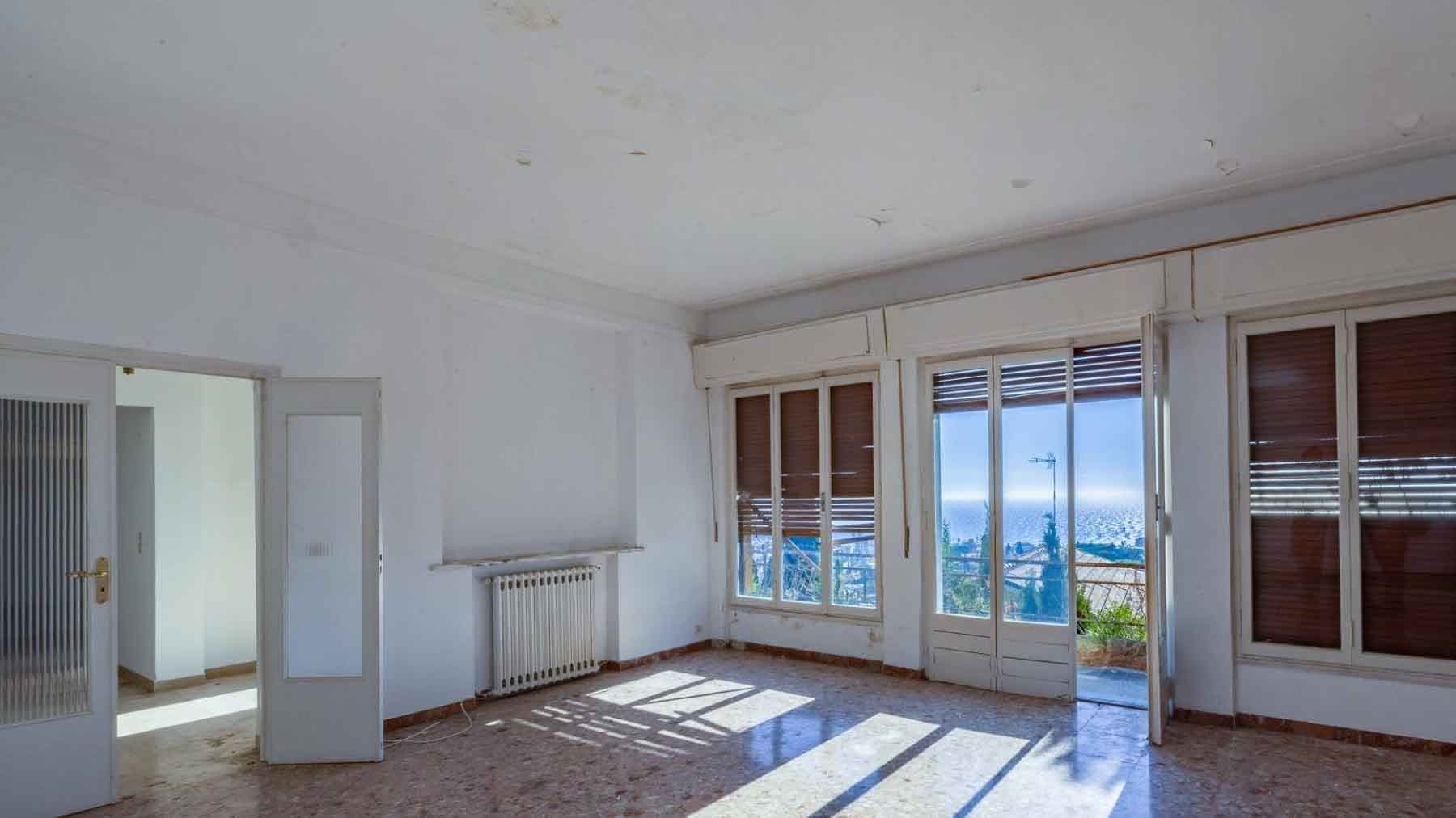 Villa da Ristrutturare a Bordighera: Crea la Tua Casa Ideale