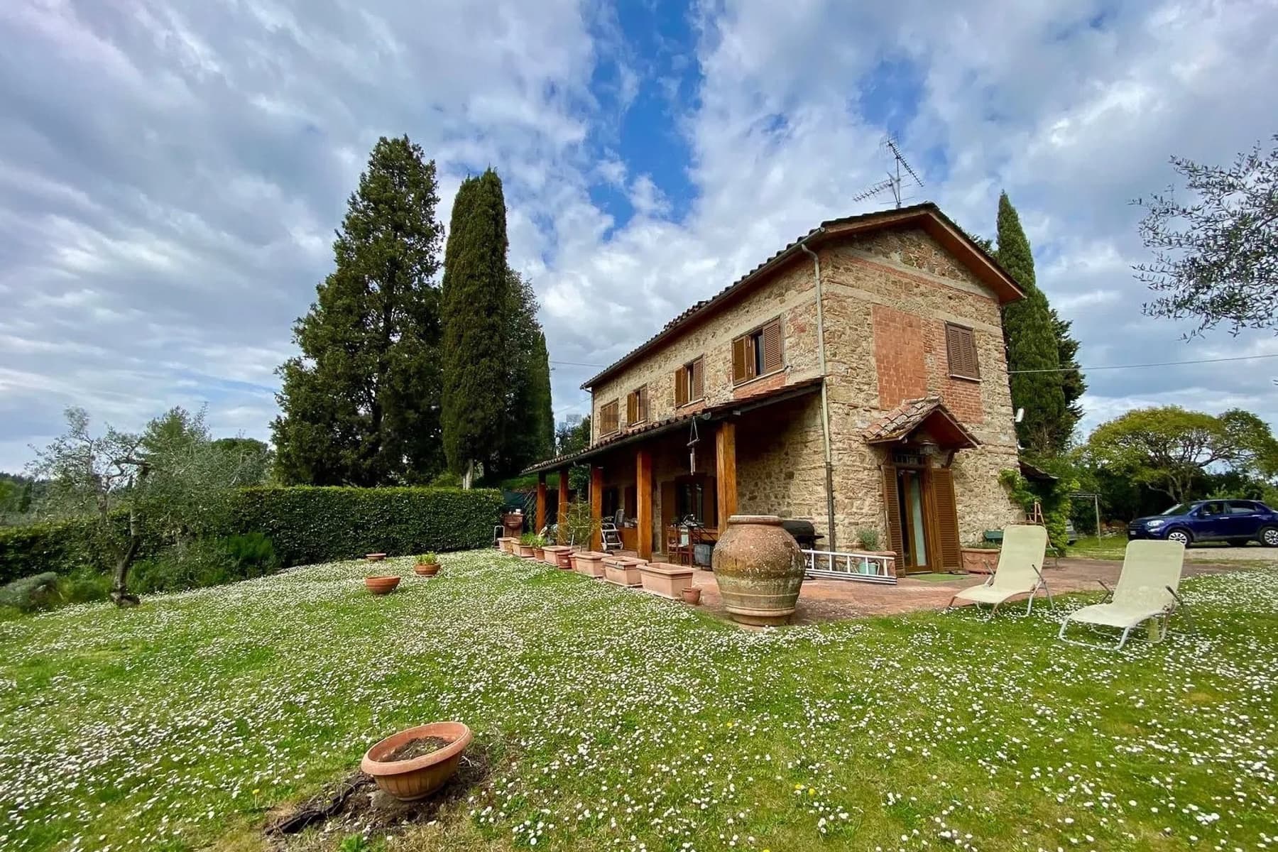 Villa in Pietra con Vista Panoramica a Santa Cristina