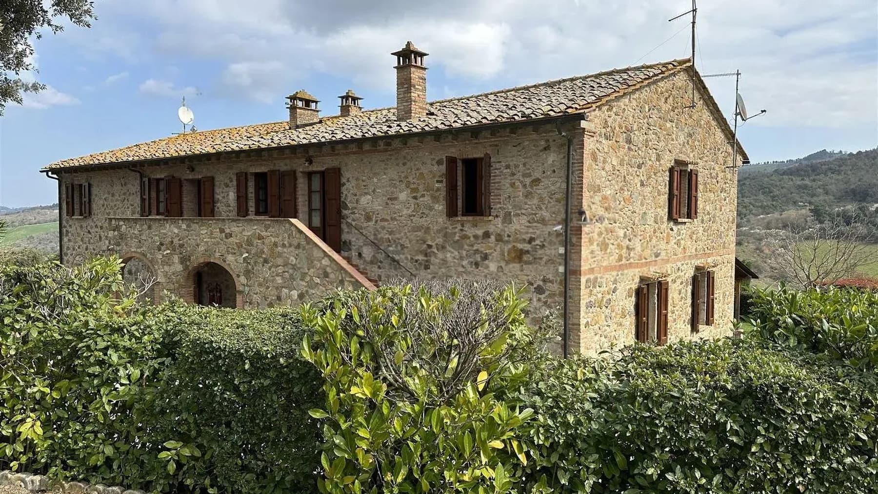 Casale di Charme con Piscina e Vista su Volterra, Toscana