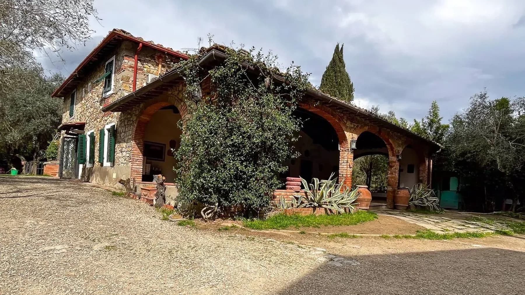 Casale in pietra con giardino a Greve in Chianti, Toscana