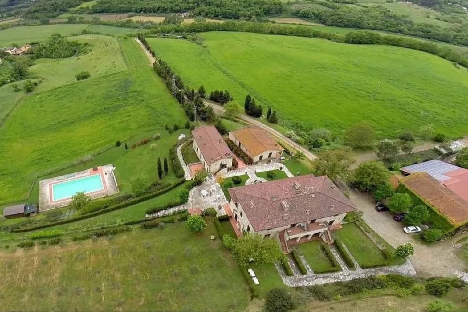 Casale con agriturismo a Dicomano, nel cuore della Toscana