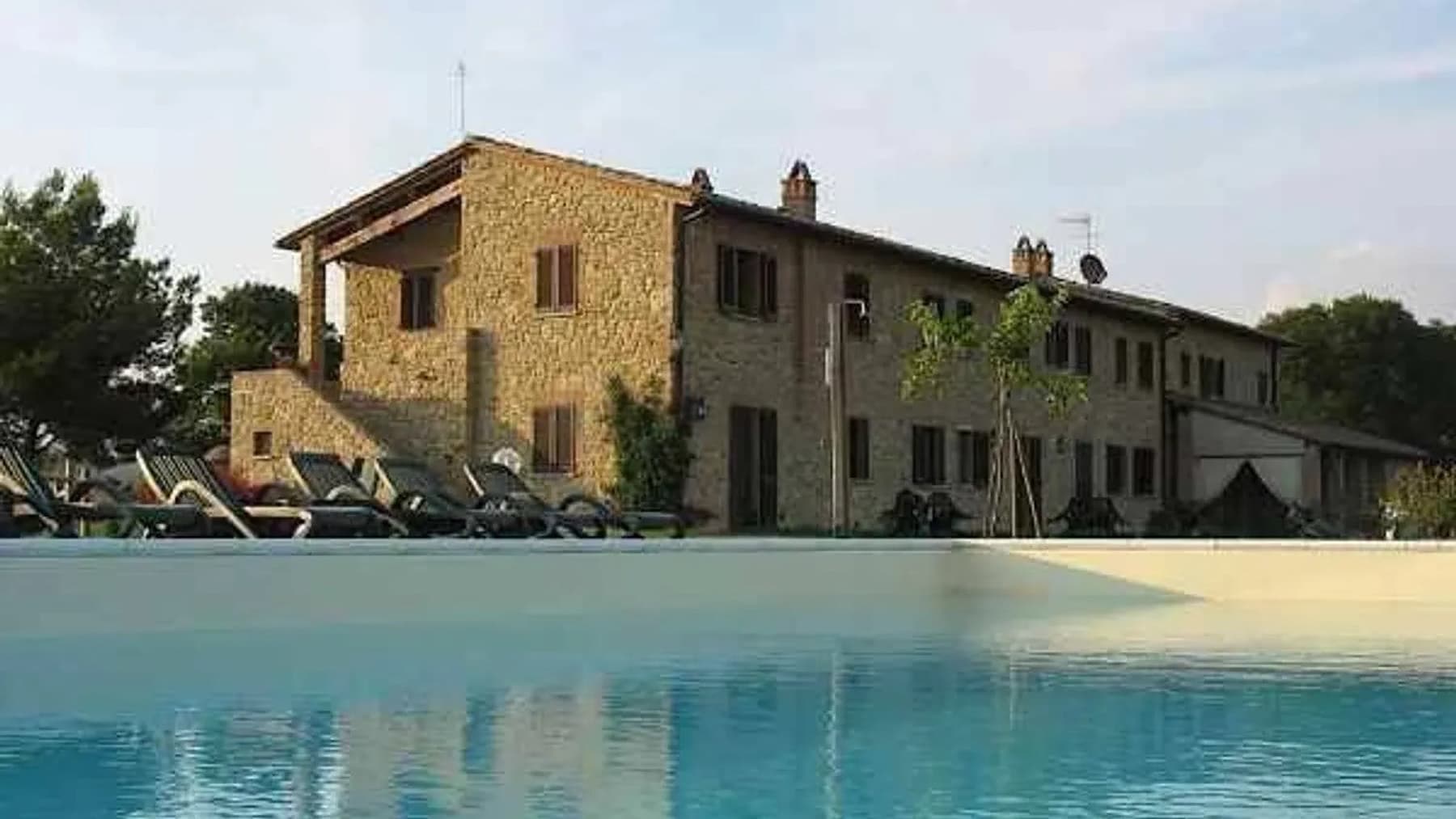 Villa in pietra con piscina a Volterra, Toscana