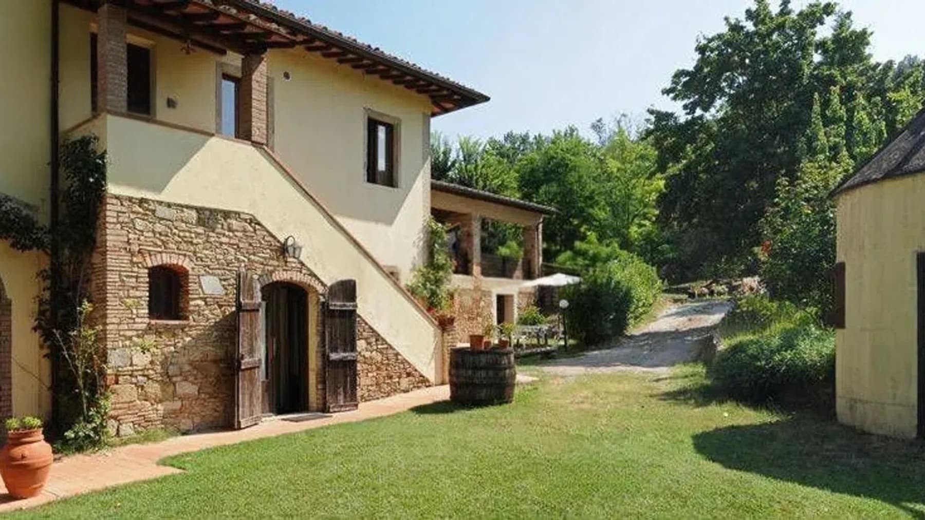 Villa in Toscana, borgo colonico a Dicomano