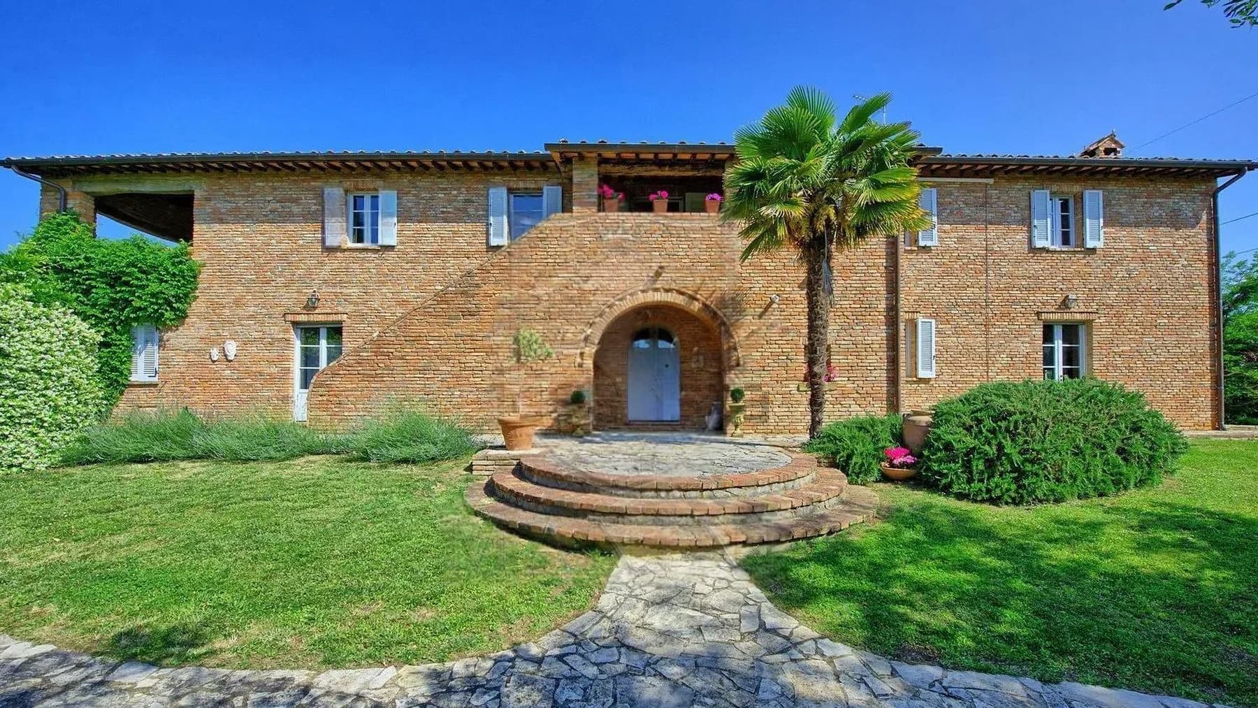 Casale con Piscina e Vista Lago a I Giorgi, Umbria